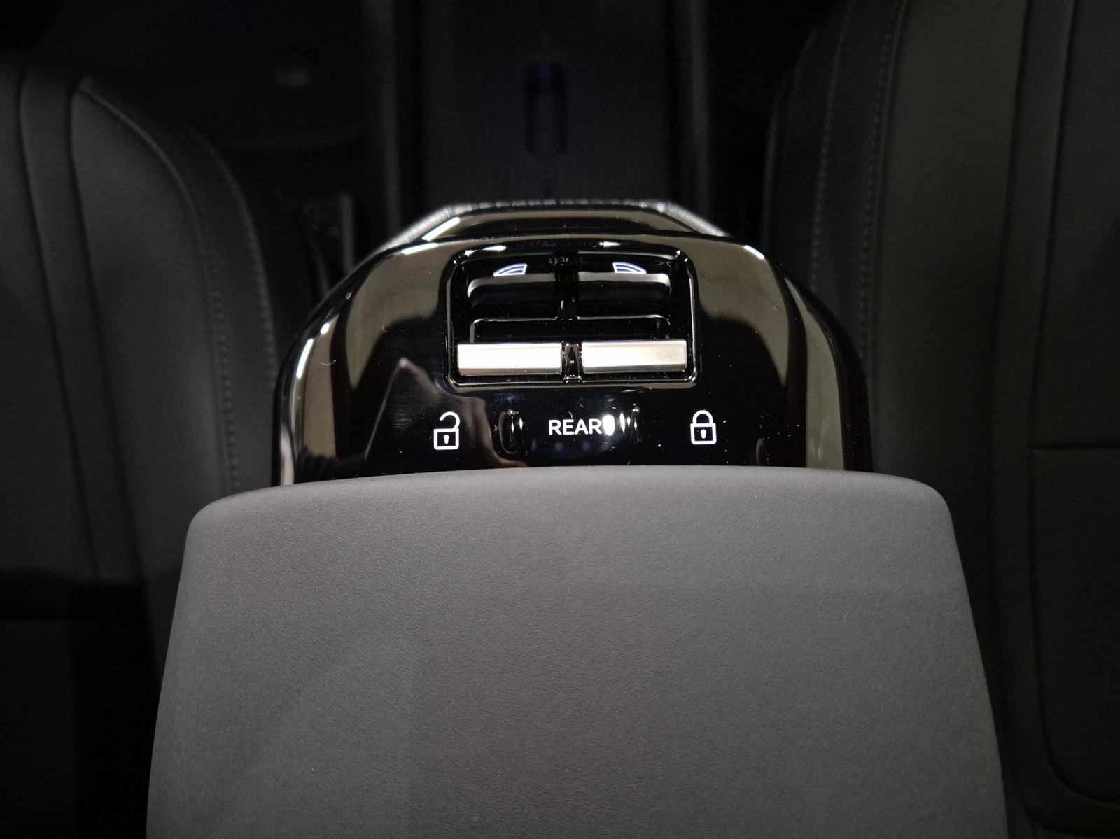 VOLVO EX30 E60 Twin Ultra Performance AWD-image-13