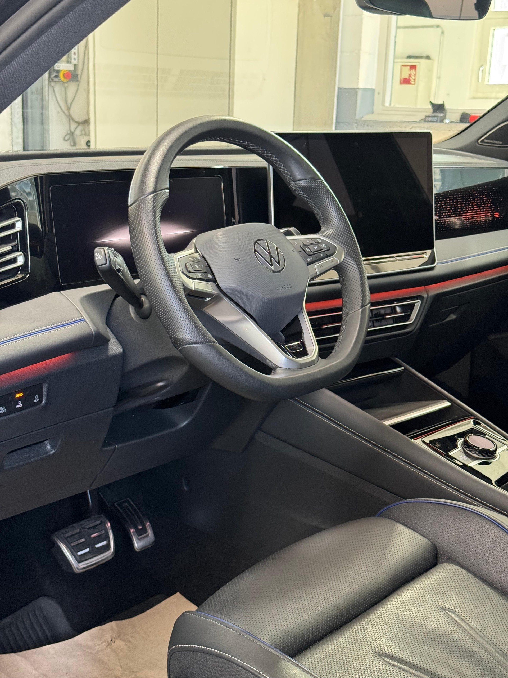 VW Tiguan 2.0 TDI SCR R-Line 4Motion DSG-image-1
