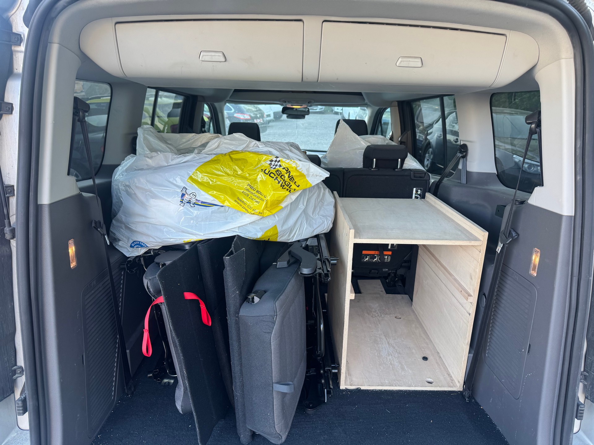 FORD Grand Tourneo Connect 1.5 EcoBlue Trend-image-12