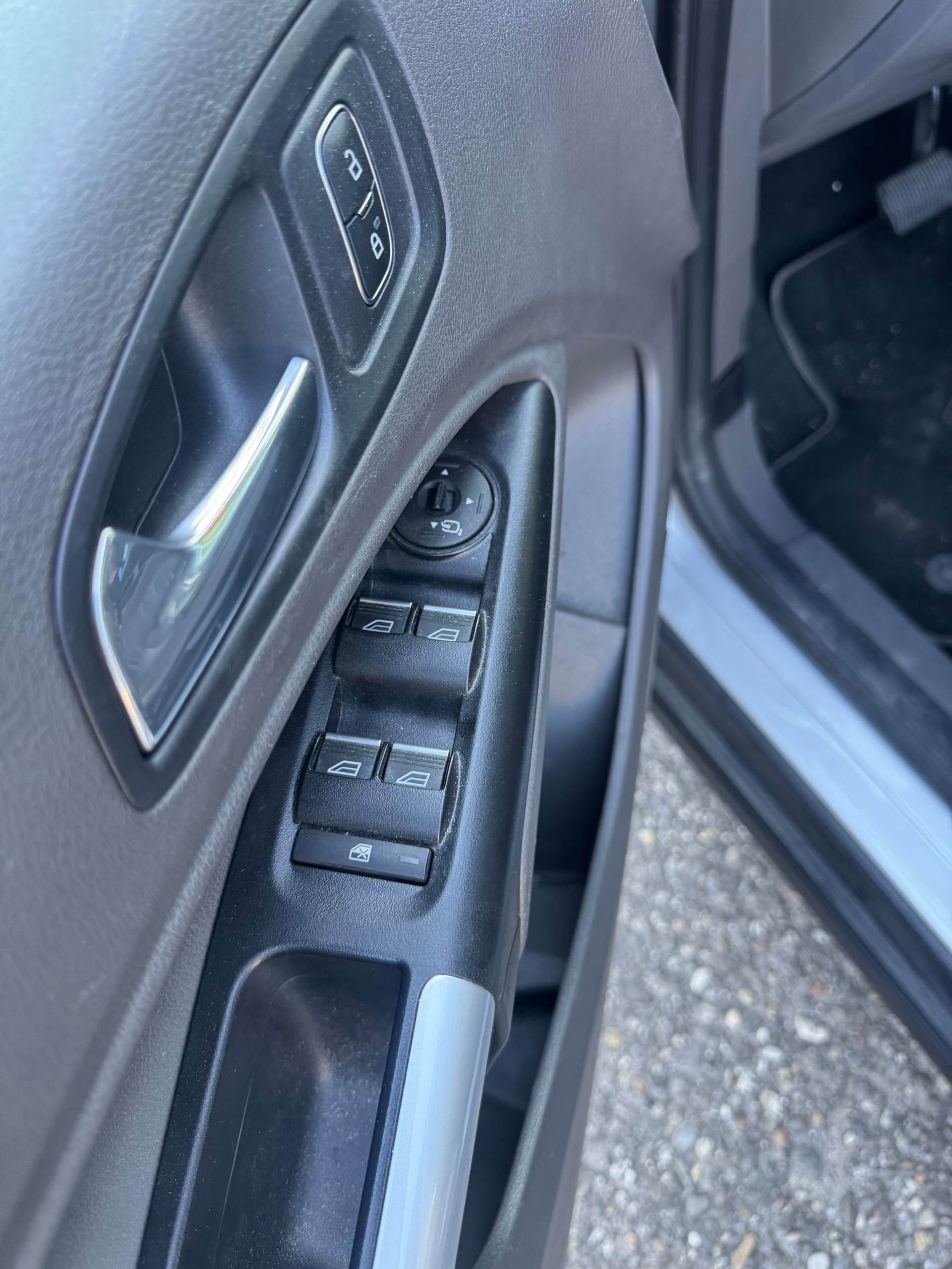 FORD Grand Tourneo Connect 1.5 EcoBlue Trend-image-11