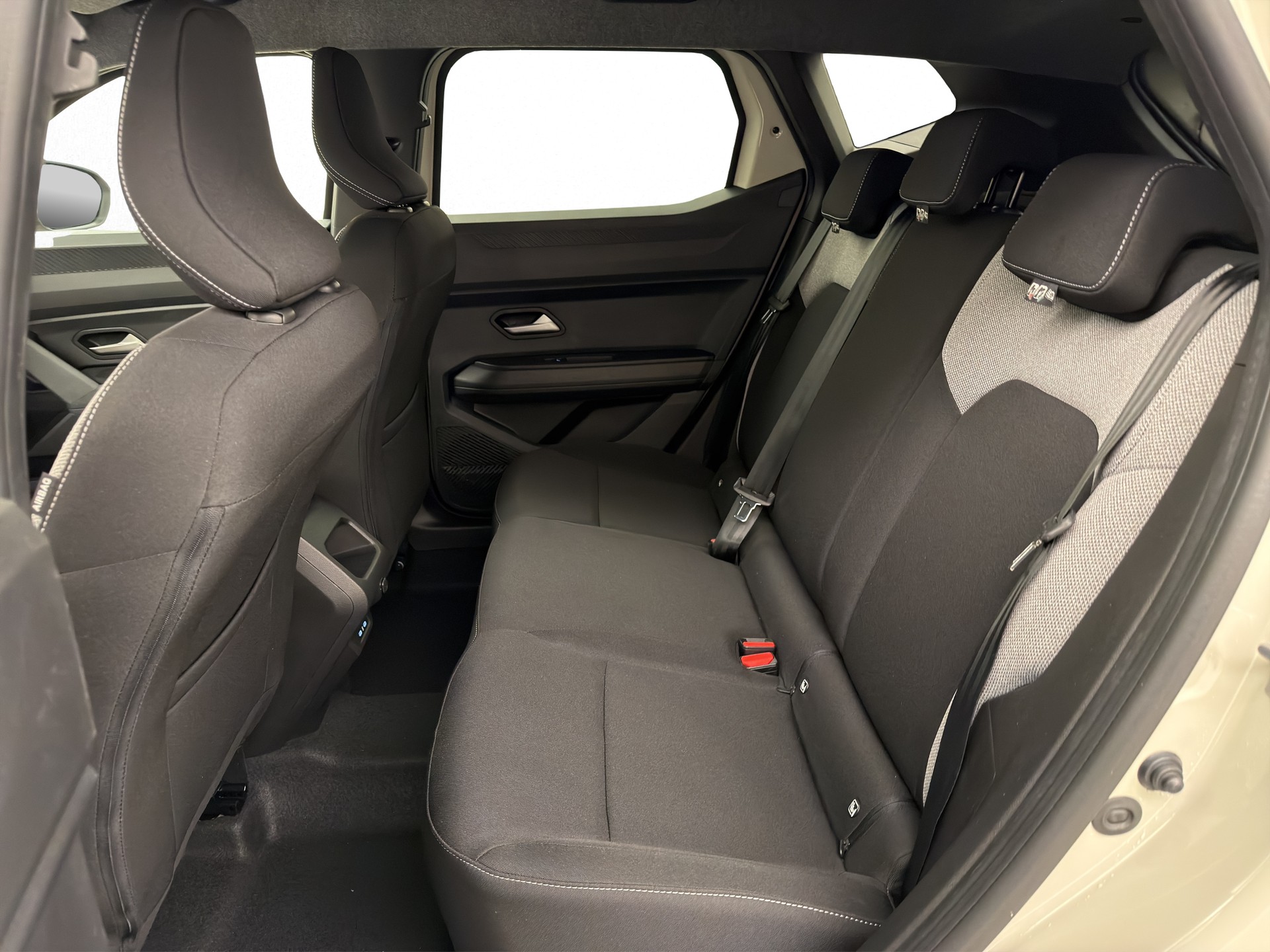 DACIA Duster 1.8 Hybrid Journey-image-11