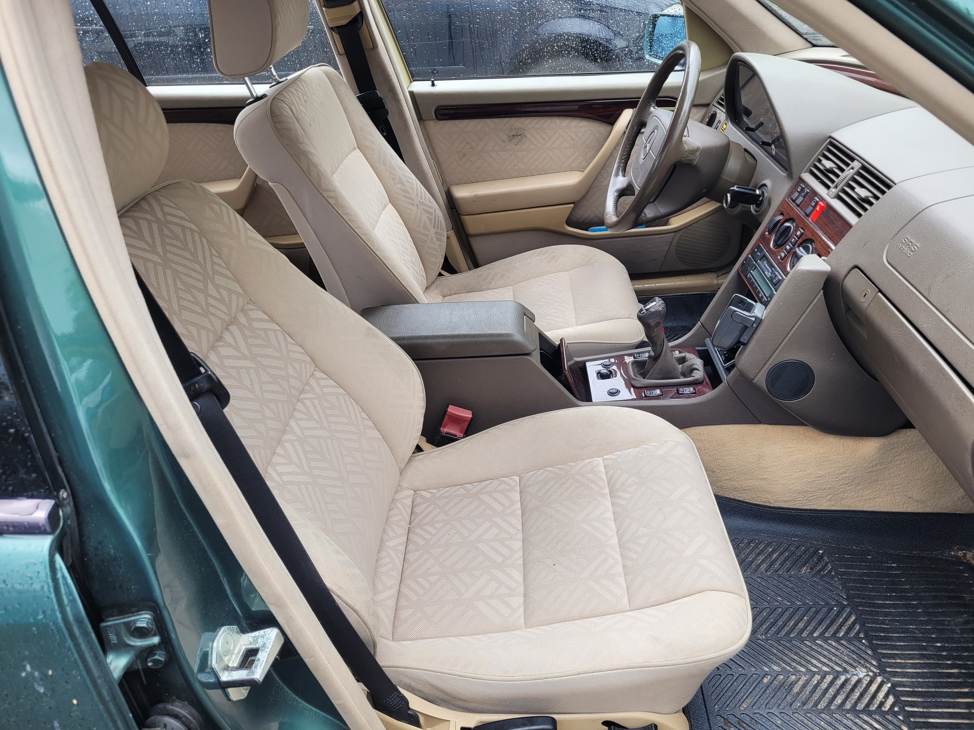 MERCEDES-BENZ C 200 Elégance-image-9