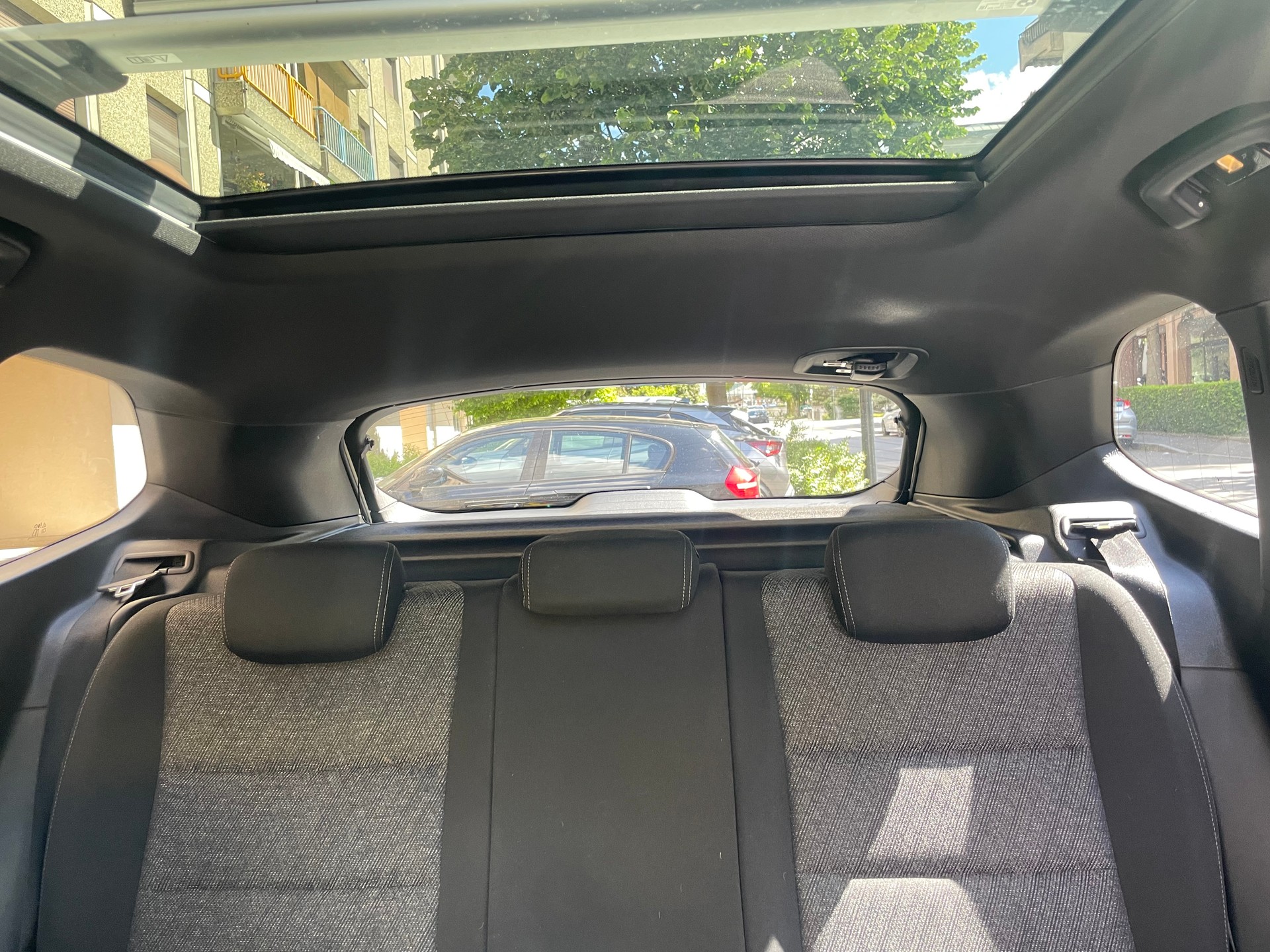 BMW 18i sDrive-image-9