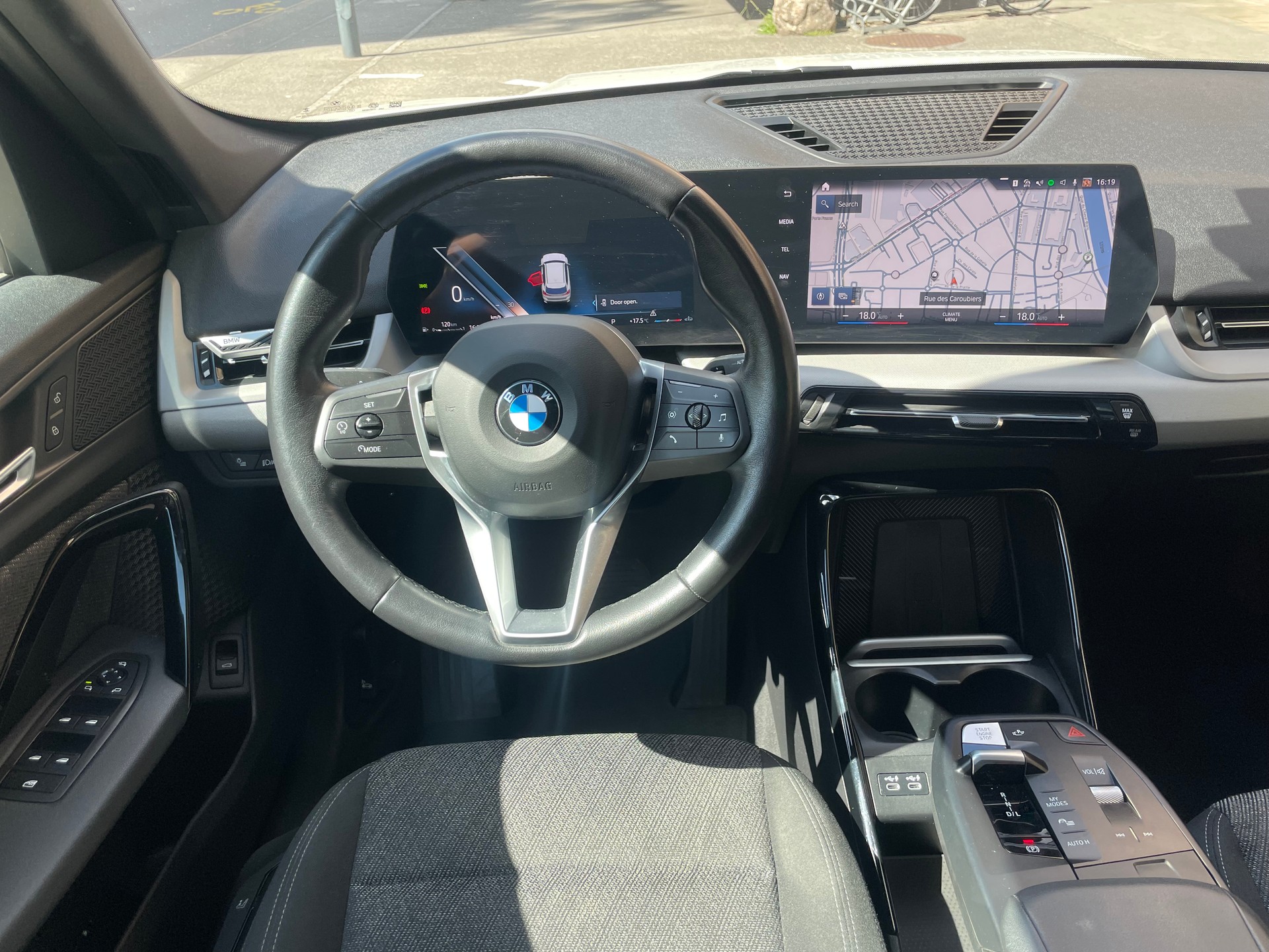 BMW 18i sDrive-image-6