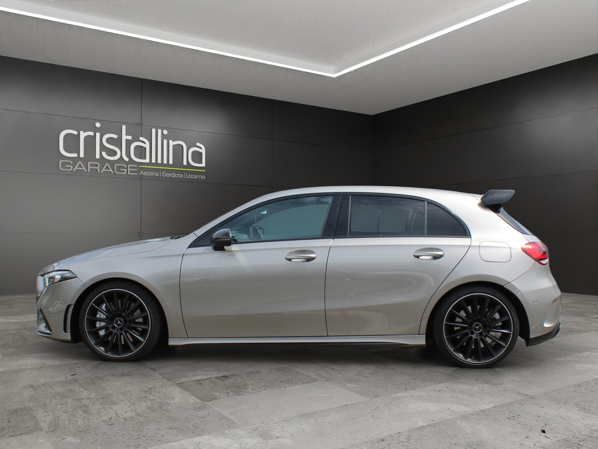 MERCEDES-BENZ A 35 AMG 4matic-showroom-element-1