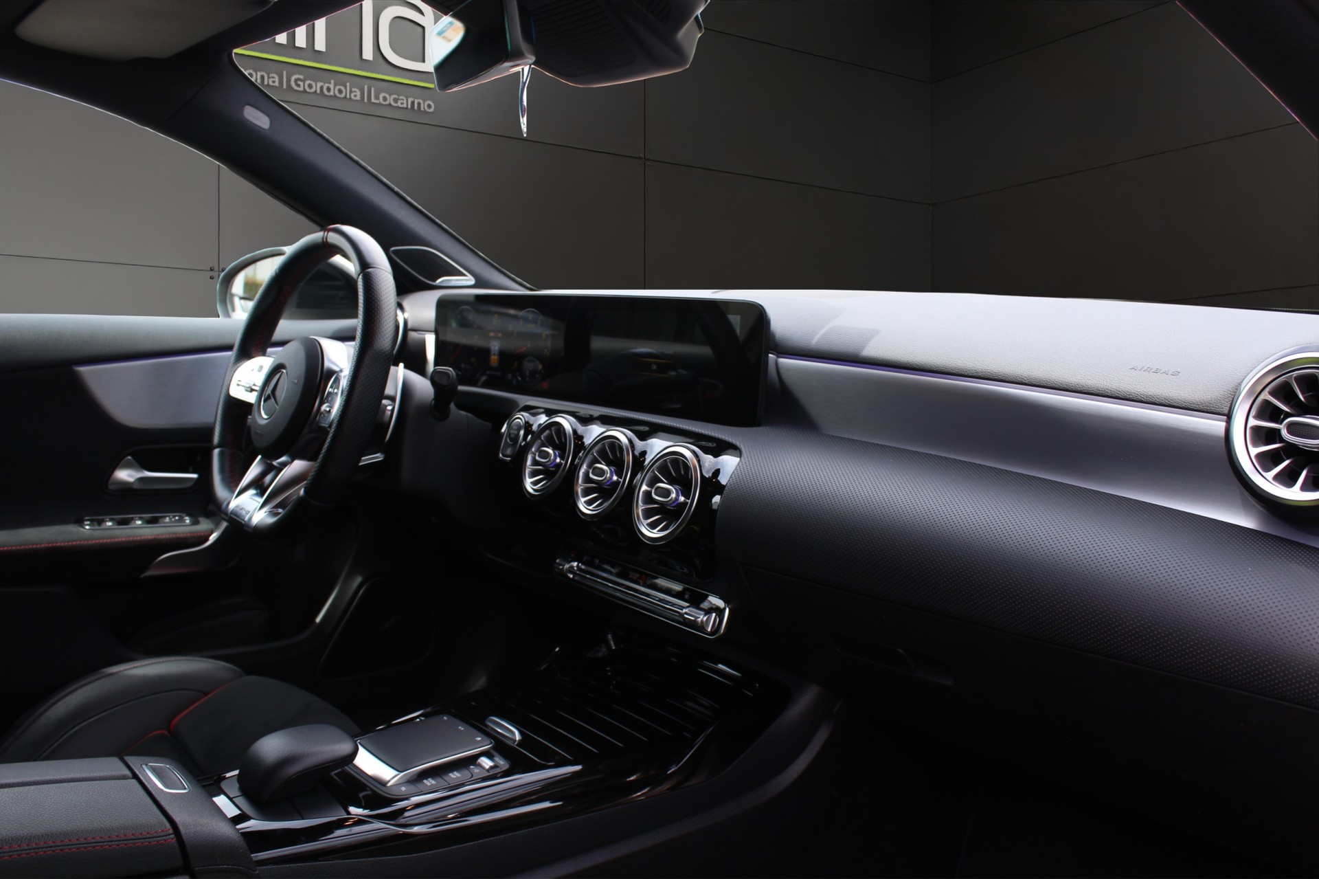 MERCEDES-BENZ A 35 AMG 4matic-image-9
