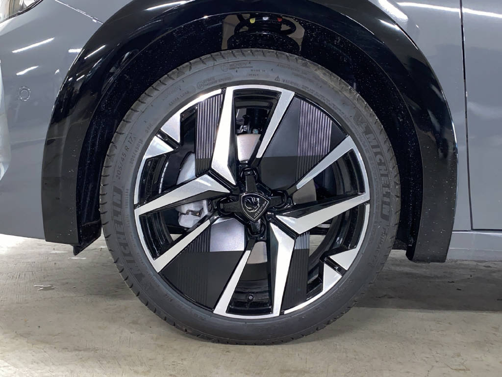 PEUGEOT 208 1.2 Hybrid 145 GT-image-16