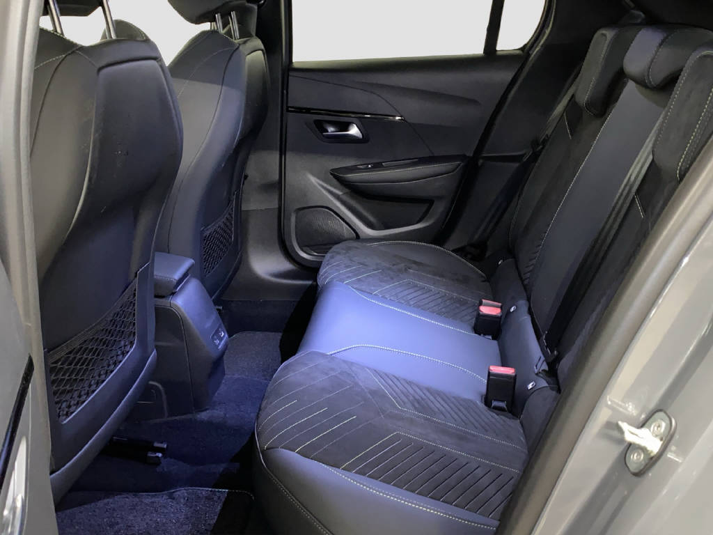 PEUGEOT 208 1.2 Hybrid 145 GT-image-12