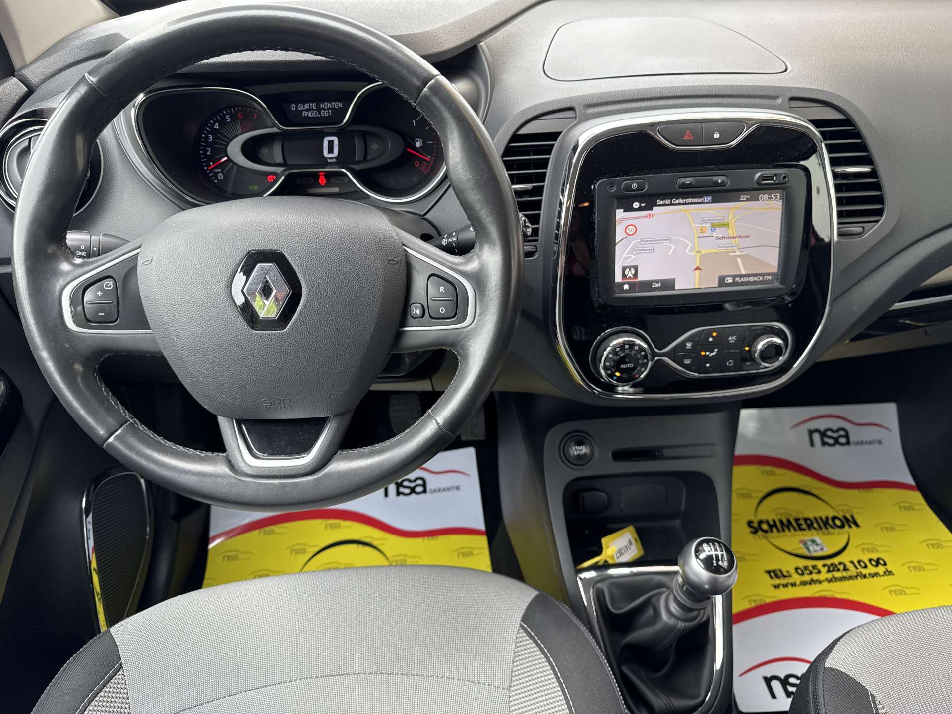 RENAULT Captur 1.2 T 16V Intens-image-12