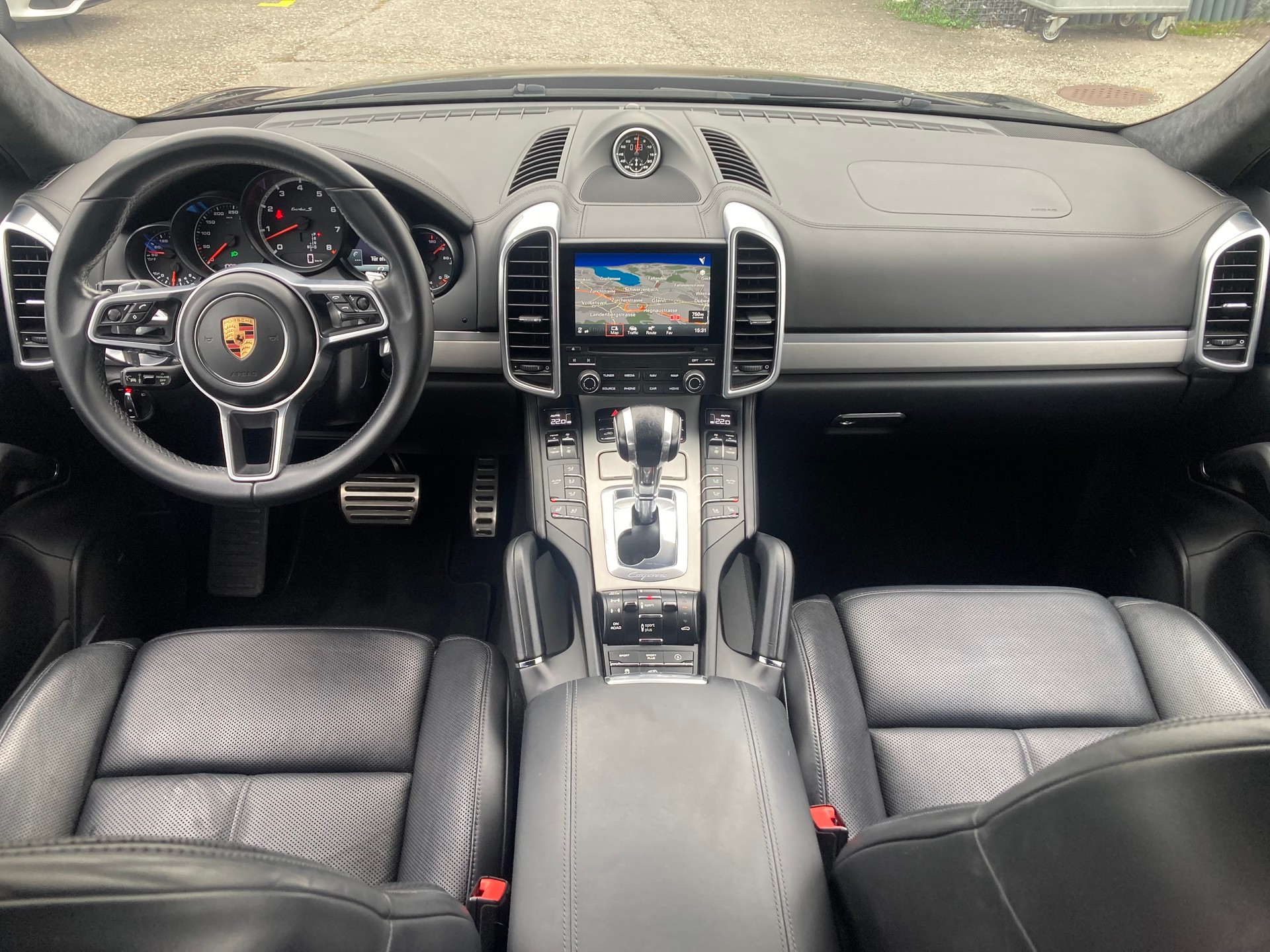 PORSCHE Cayenne Turbo S MY 2017-image-9