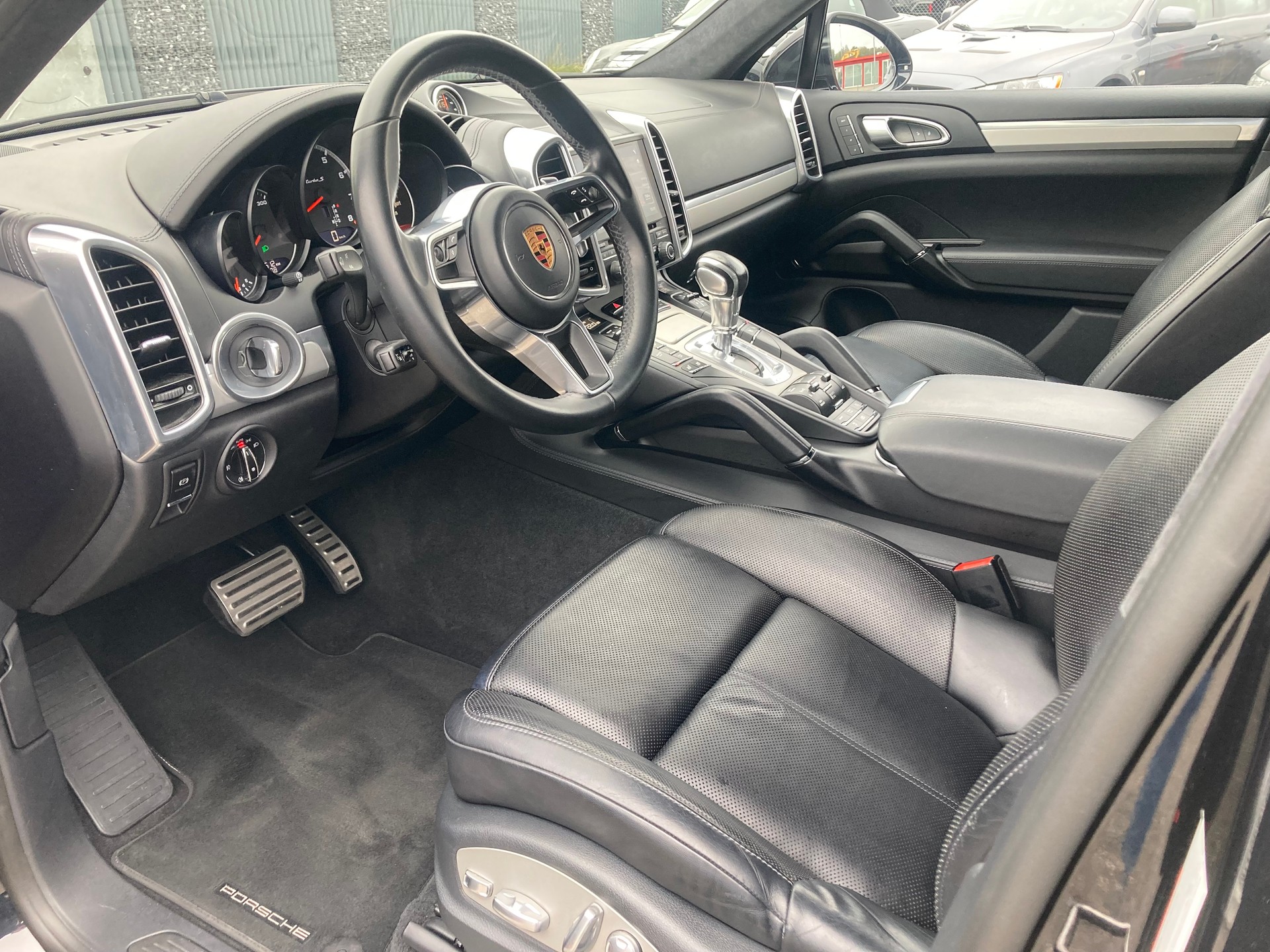PORSCHE Cayenne Turbo S MY 2017-image-7