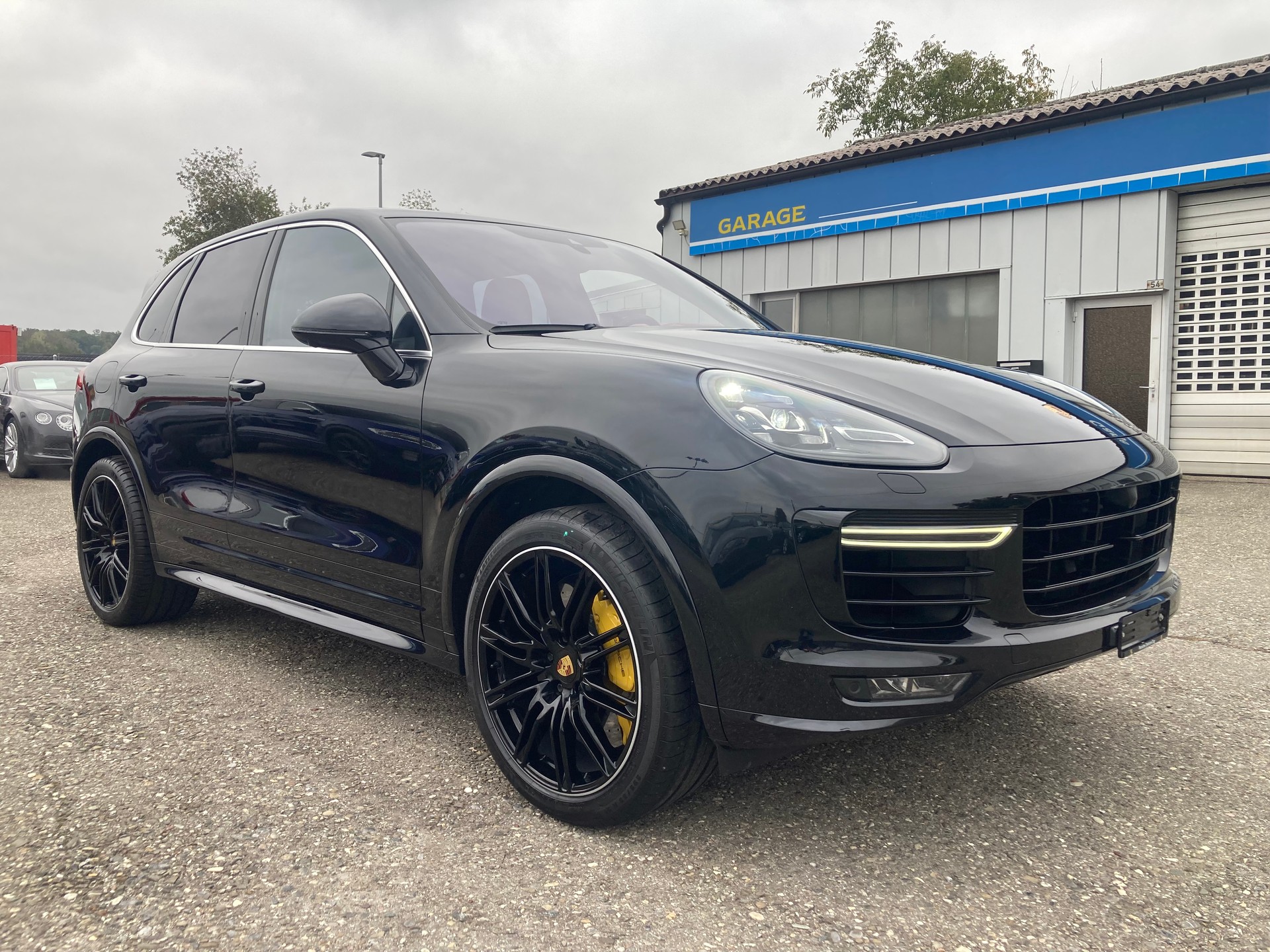 PORSCHE Cayenne Turbo S MY 2017-image-2