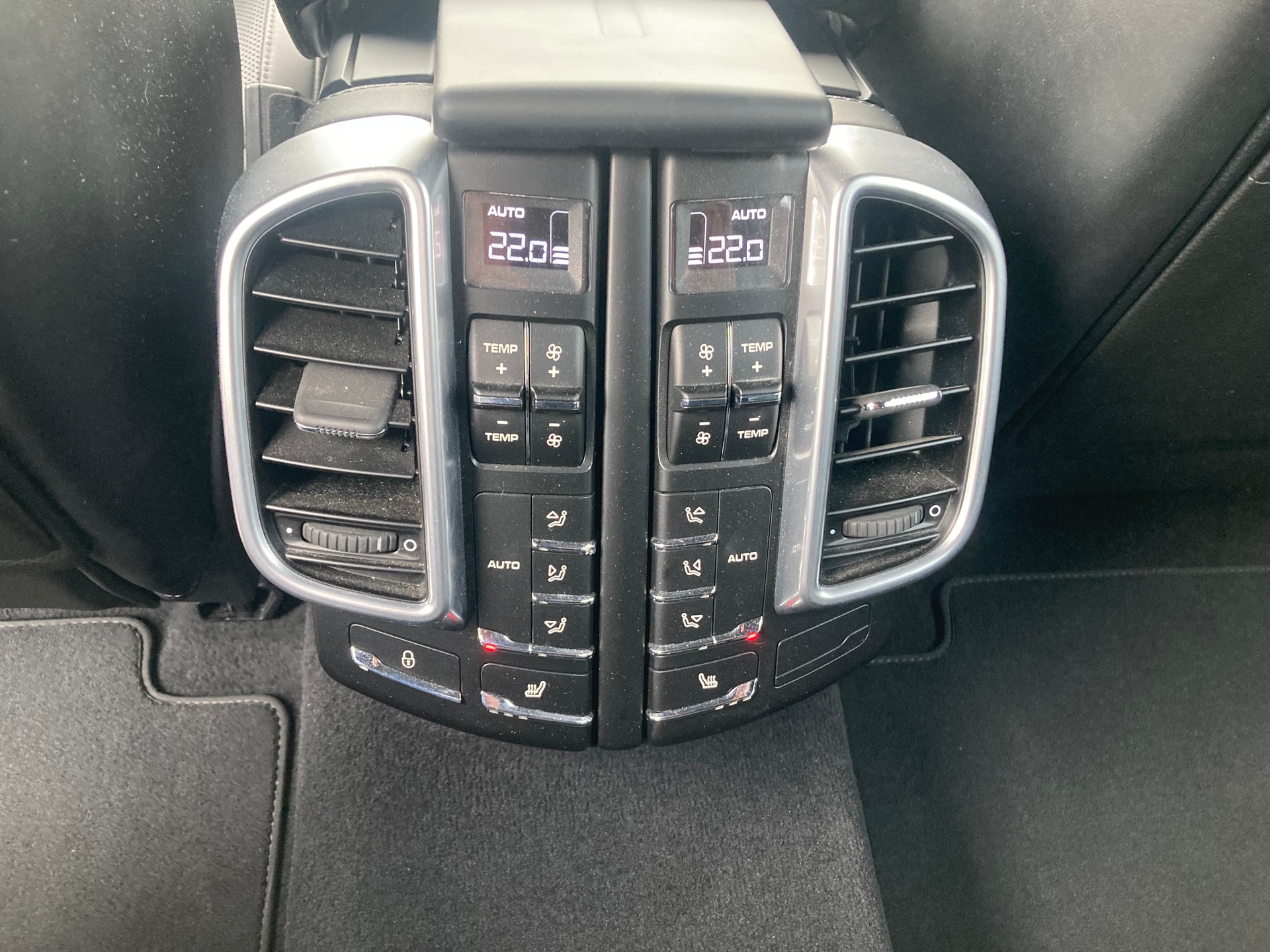 PORSCHE Cayenne Turbo S MY 2017-image-11