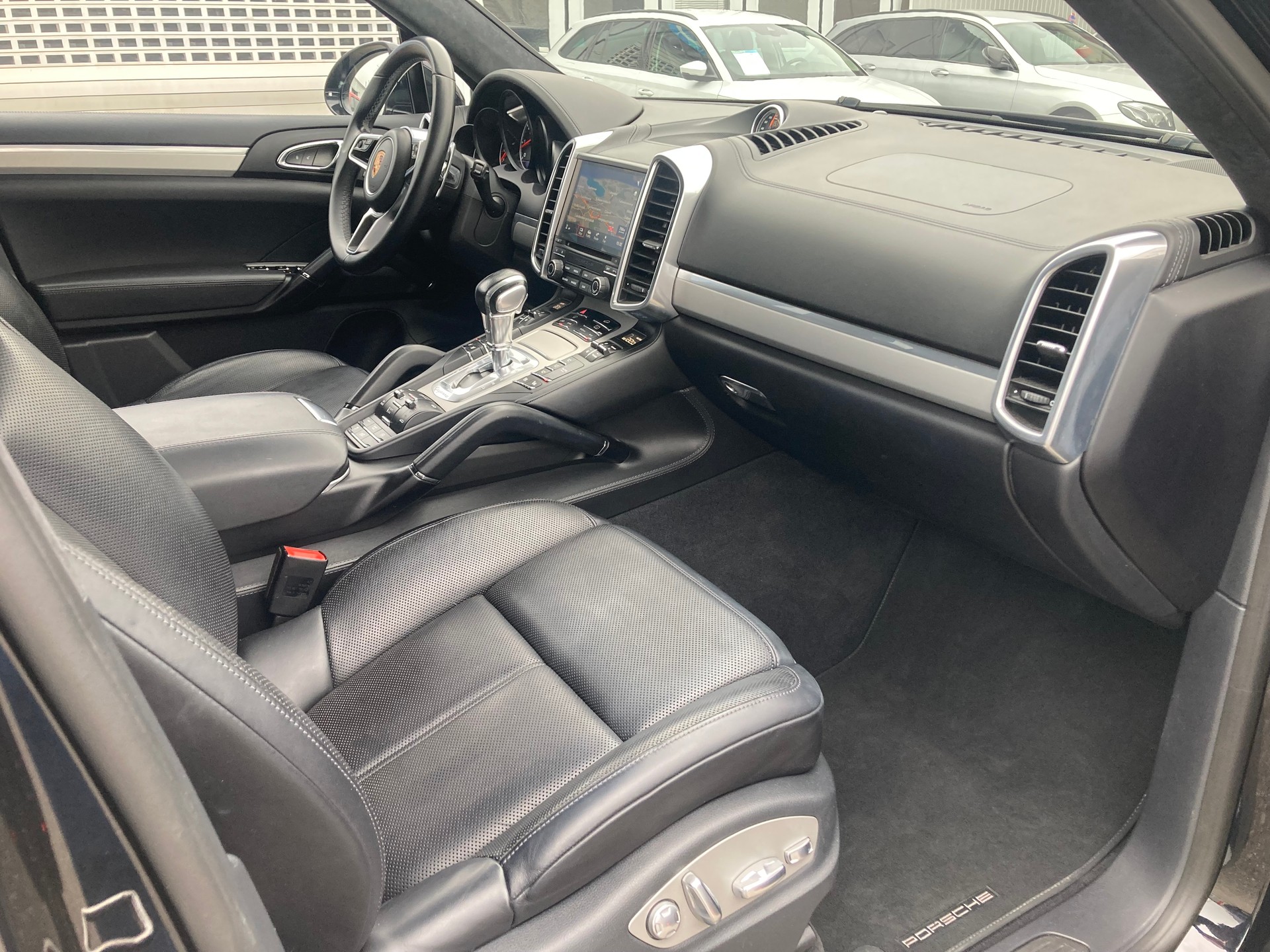 PORSCHE Cayenne Turbo S MY 2017-image-10