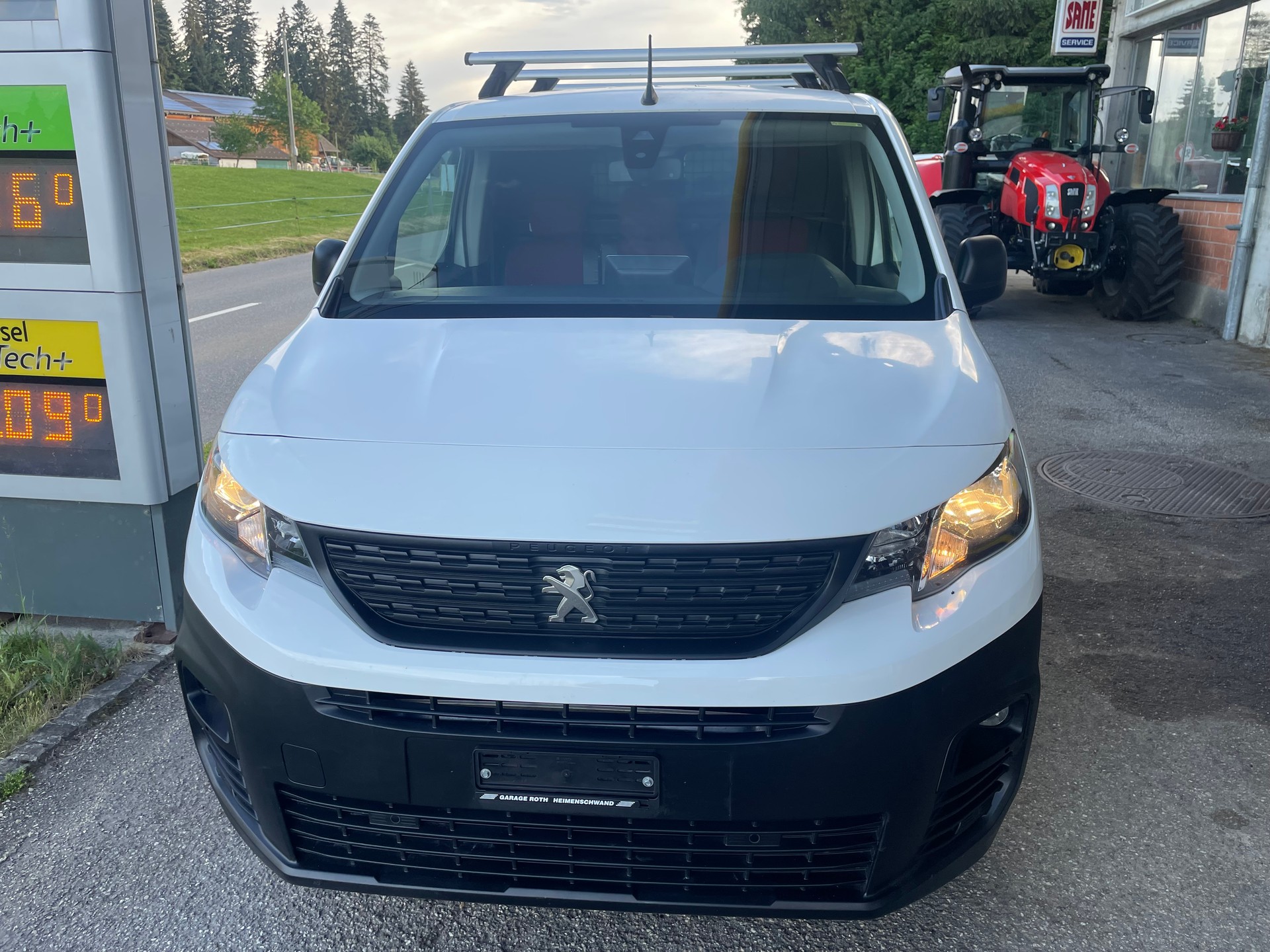 PEUGEOT Partner-image-0
