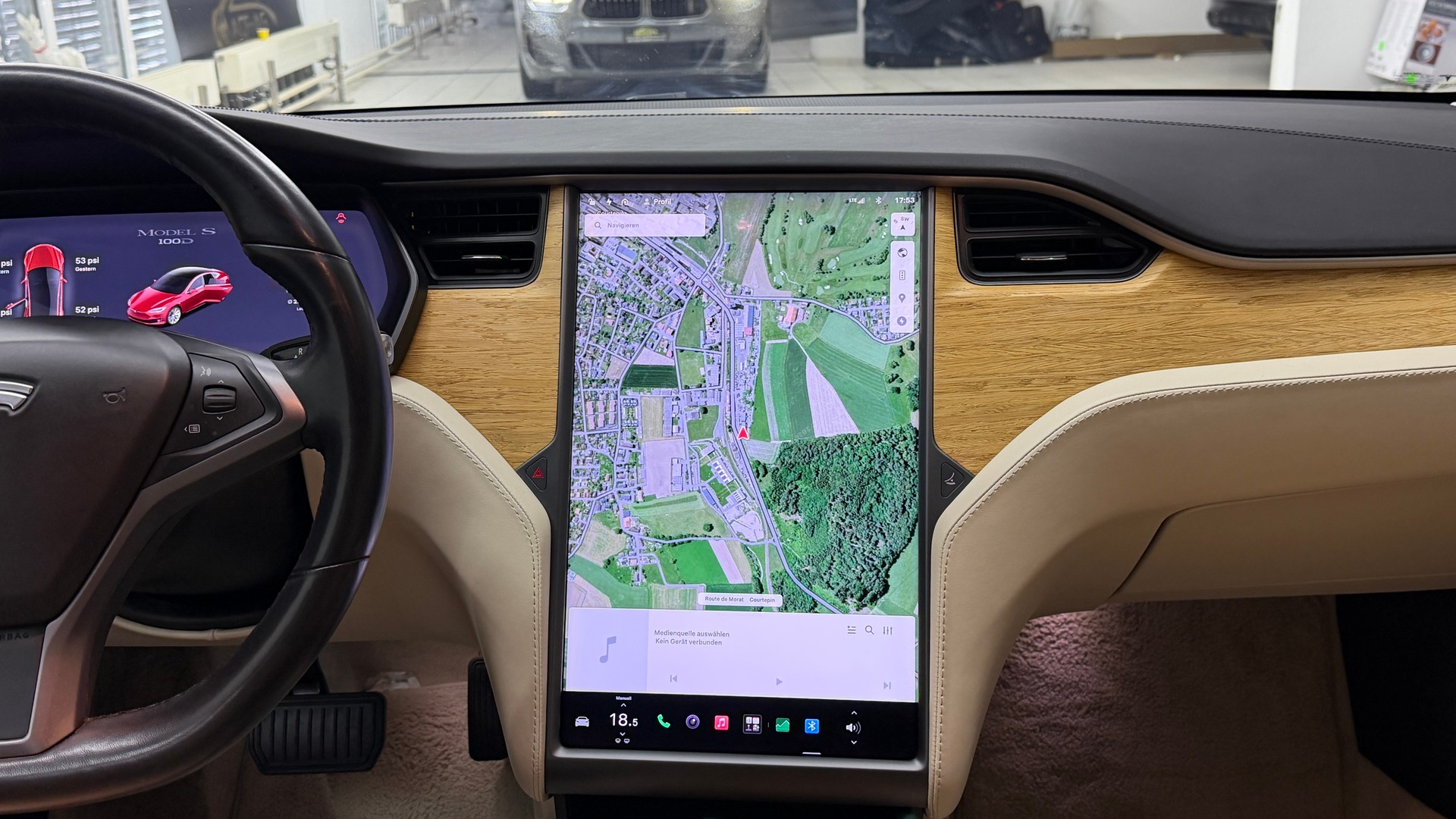 TESLA Model S 100 D-image-12