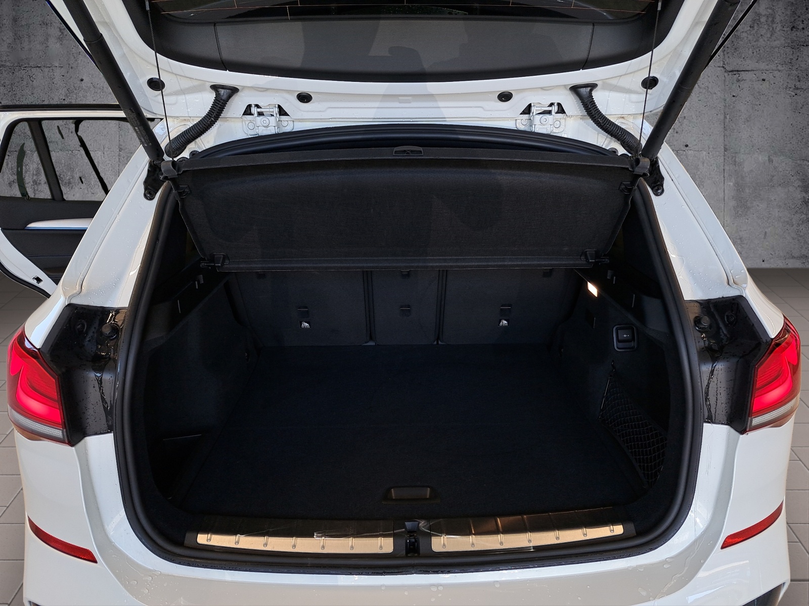 BMW X1 xDrive 25e Pack M-Sport-image-16
