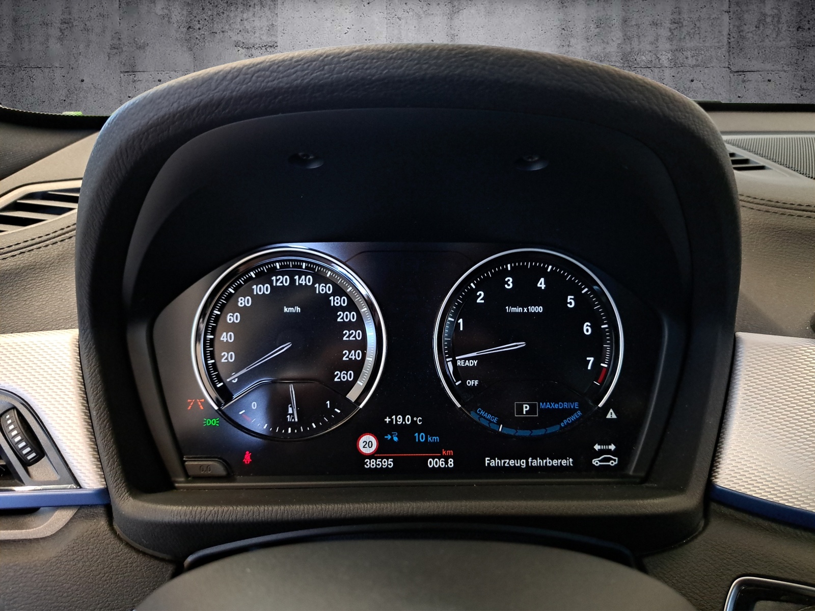 BMW X1 xDrive 25e Pack M-Sport-image-11