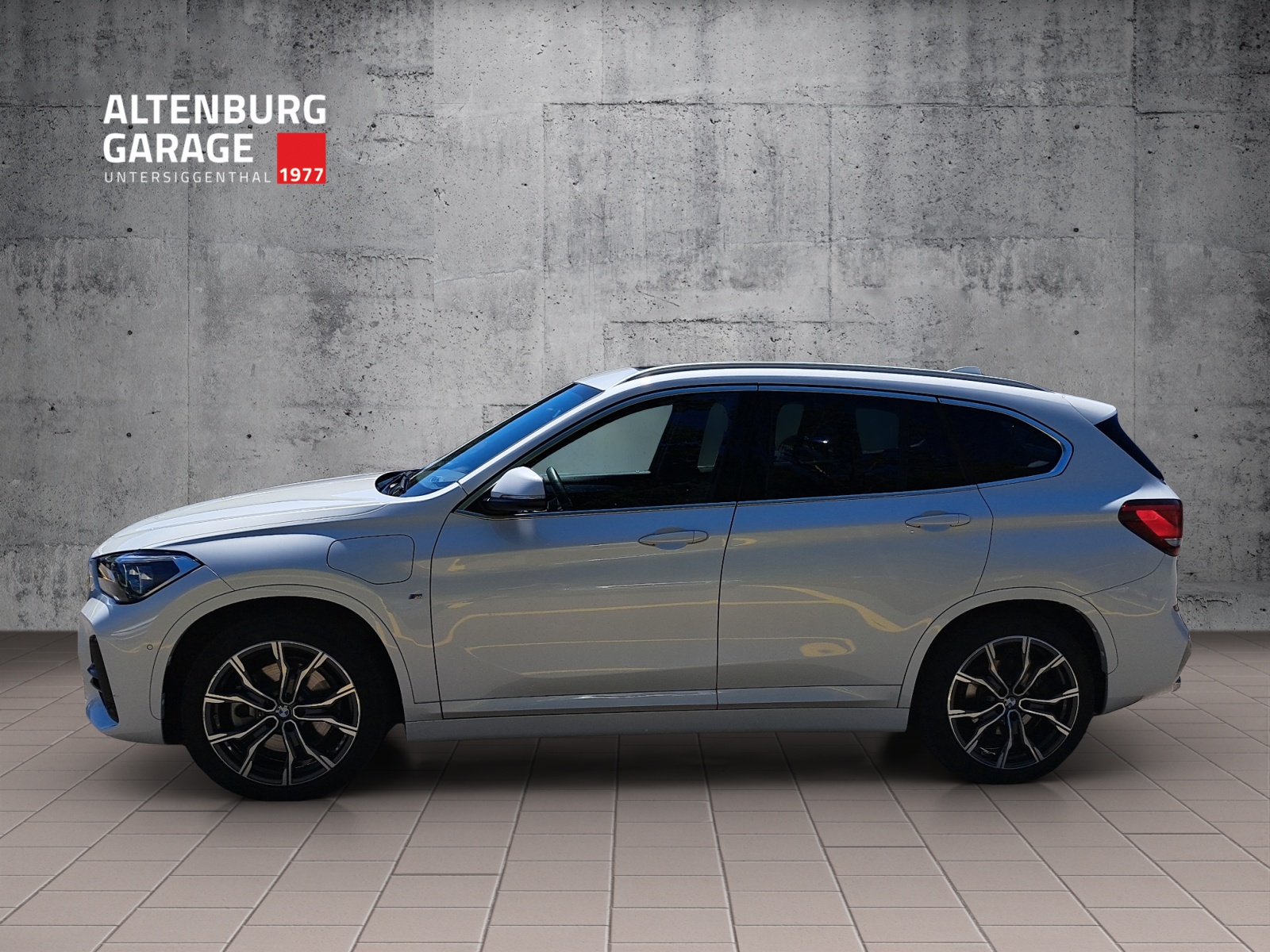 BMW X1 xDrive 25e Pack M-Sport-showroom-element-1