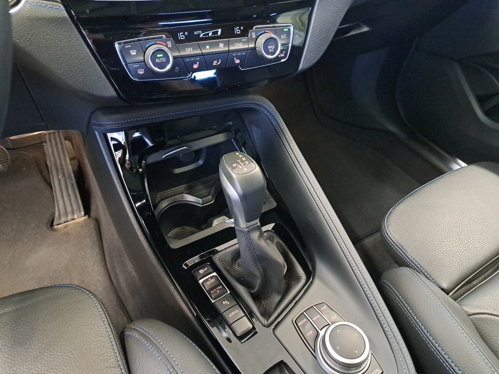 BMW X1 xDrive 25e Pack M-Sport-image-12