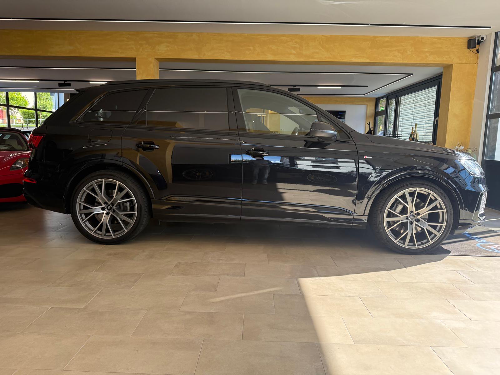 AUDI Q7 50 TDI quattro S Line tiptronic-image-1