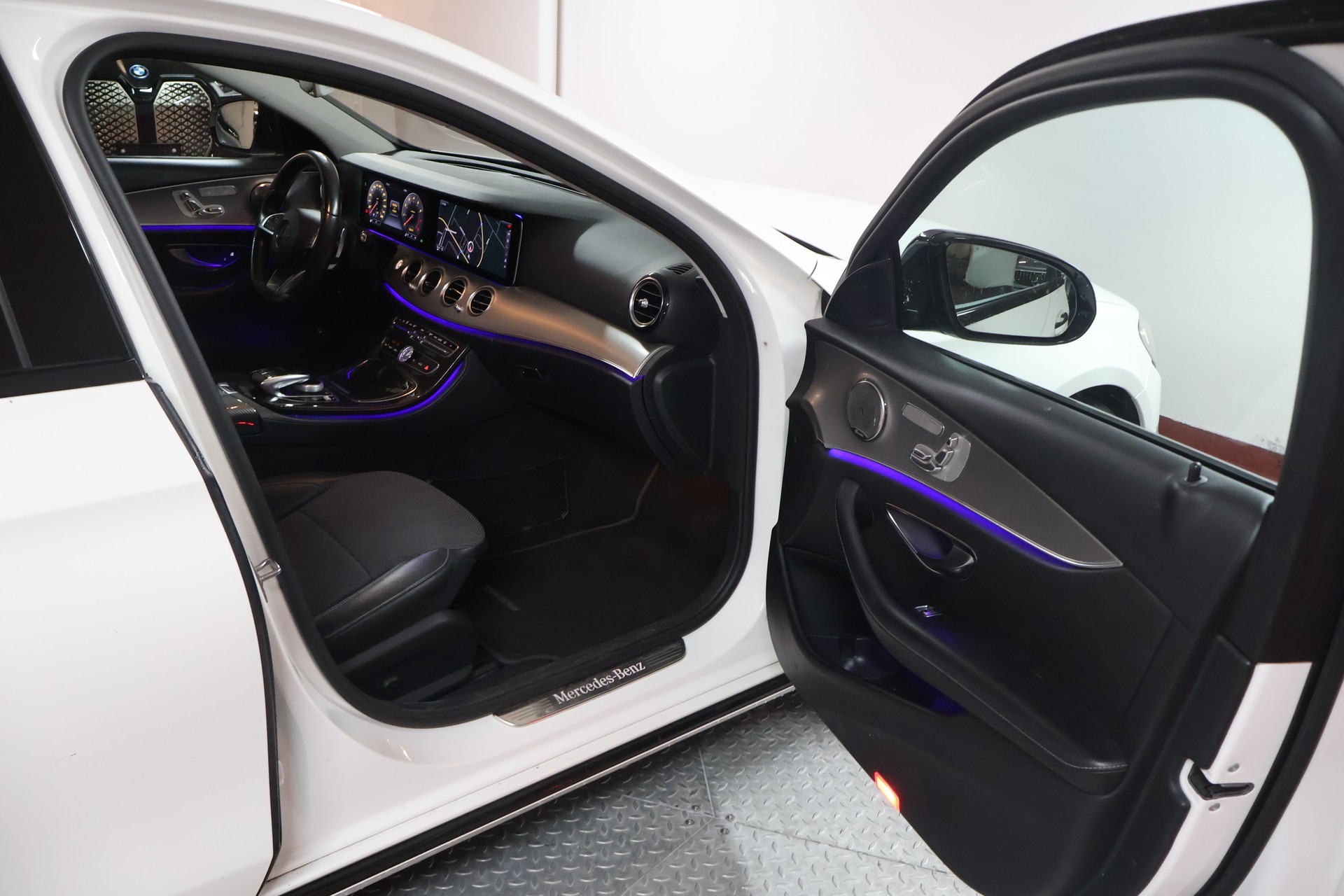 MERCEDES-BENZ E 200 9G-Tronic-image-13