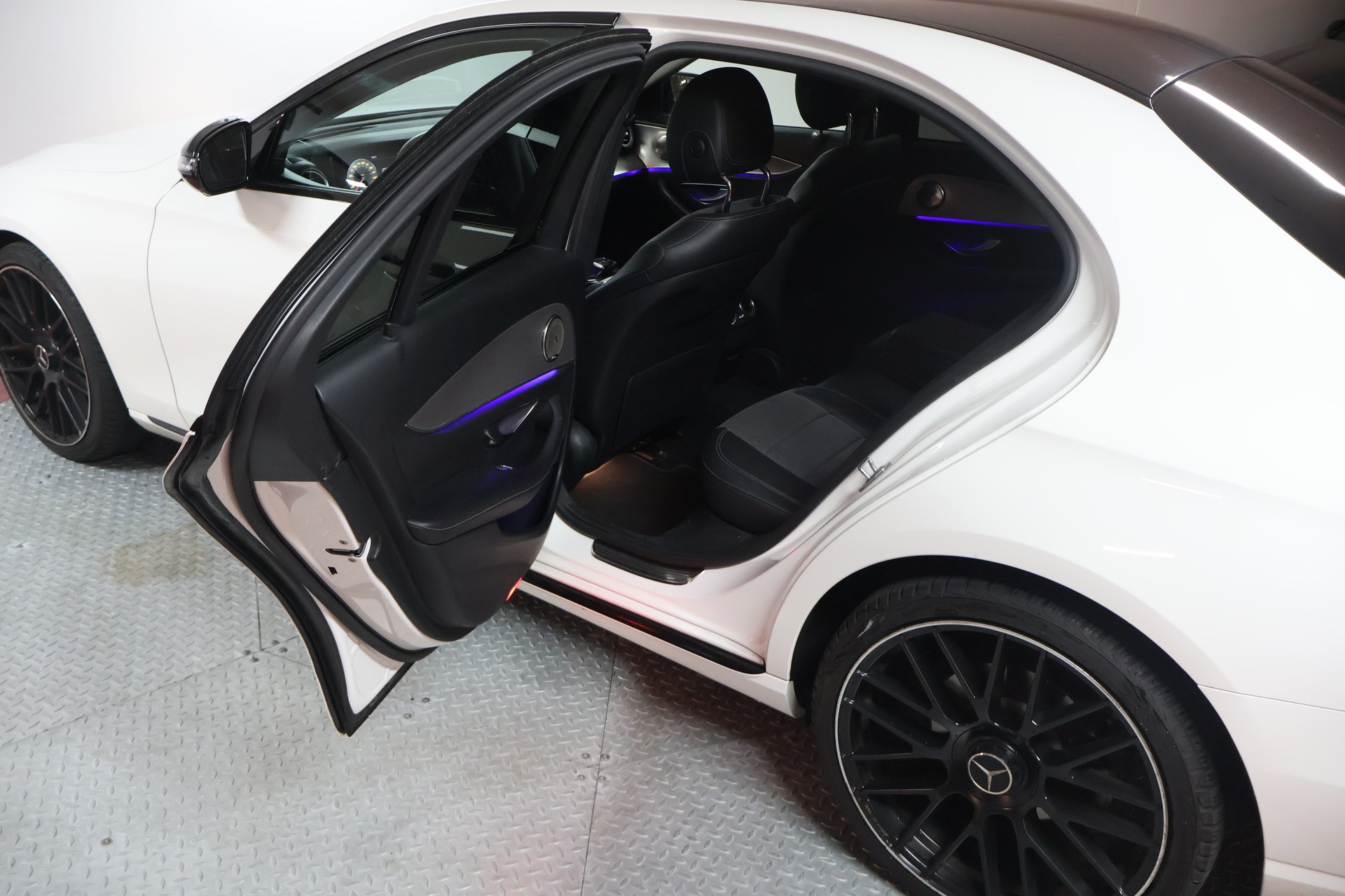 MERCEDES-BENZ E 200 9G-Tronic-image-14