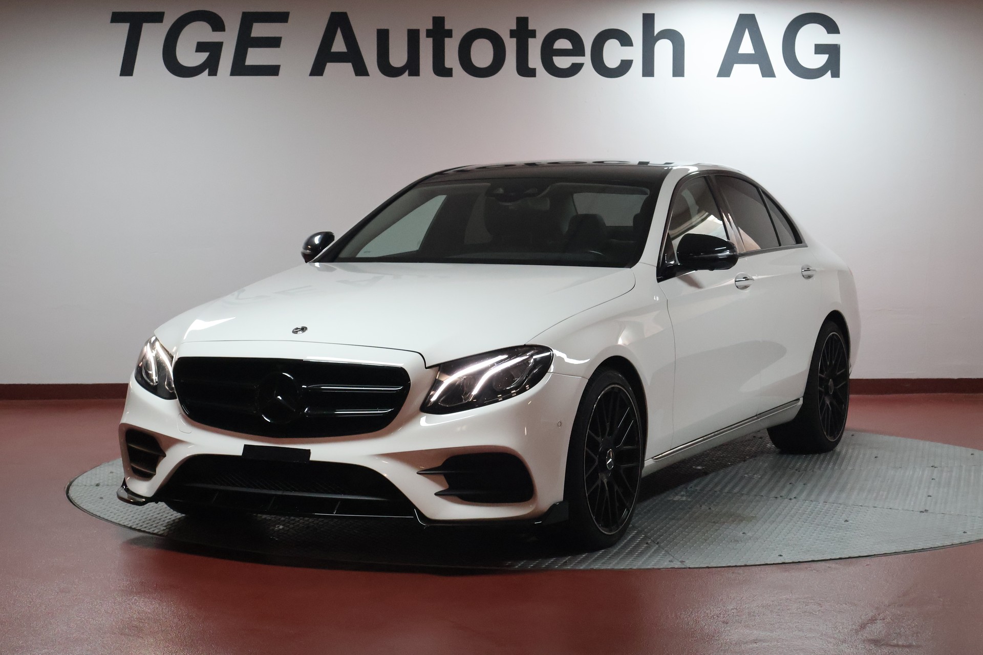 MERCEDES-BENZ E 200 9G-Tronic-image-0