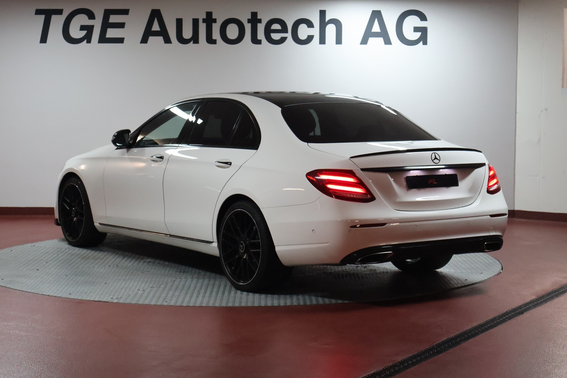 MERCEDES-BENZ E 200 9G-Tronic-image-18