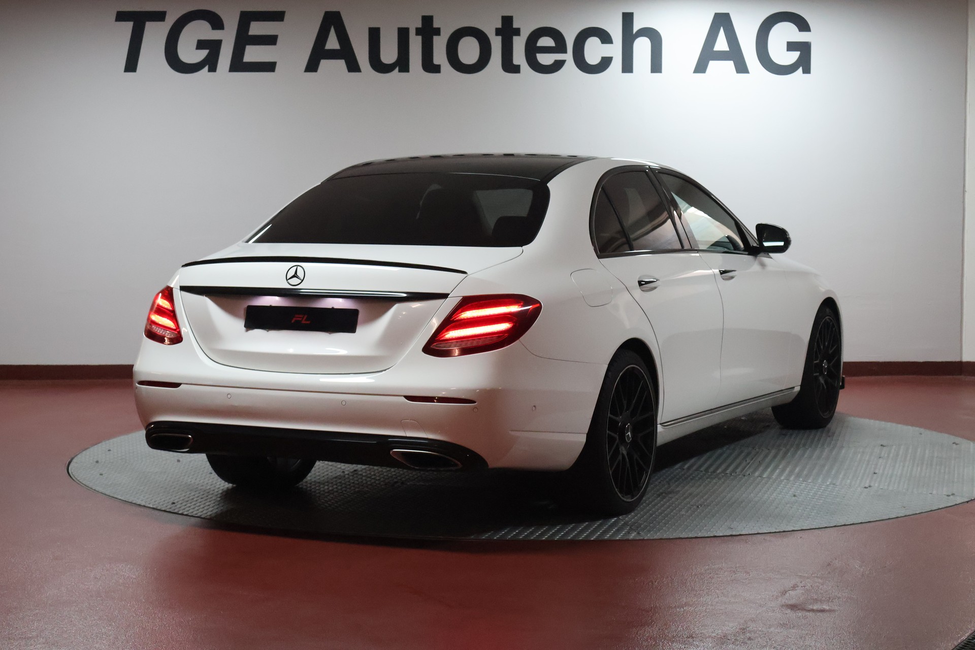 MERCEDES-BENZ E 200 9G-Tronic-image-19
