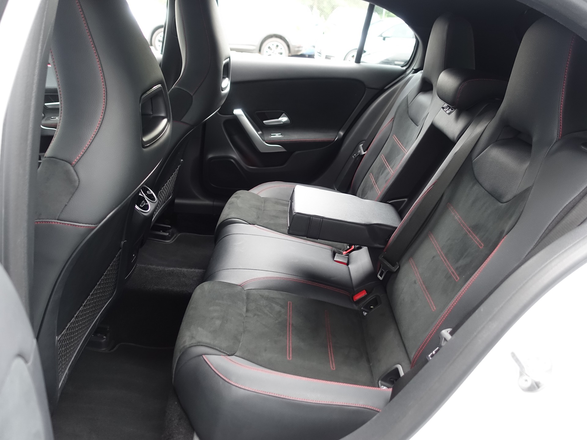 MERCEDES-BENZ A 200 Style 7G-DCT-image-13