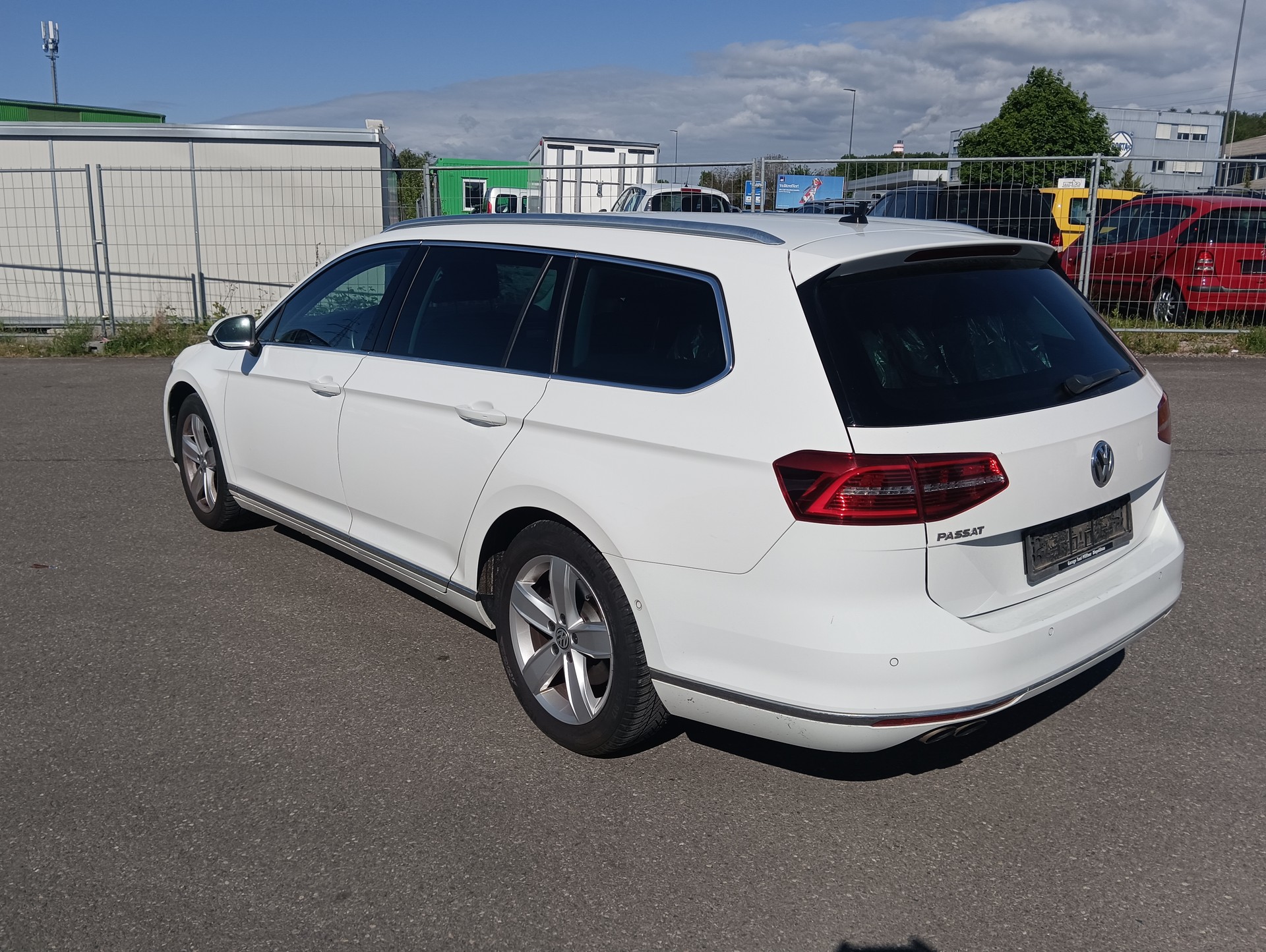 VW Passat Variant 2.0 TDI BMT Highline DSG 4Motion-image-2