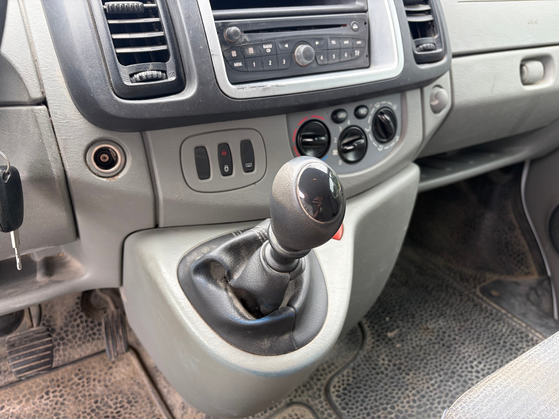 RENAULT Trafic 2.0dCi Eco Passenger Authentique-image-8