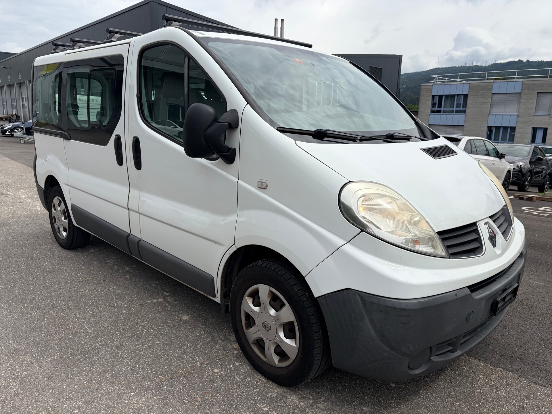 RENAULT Trafic 2.0dCi Eco Passenger Authentique-image-0