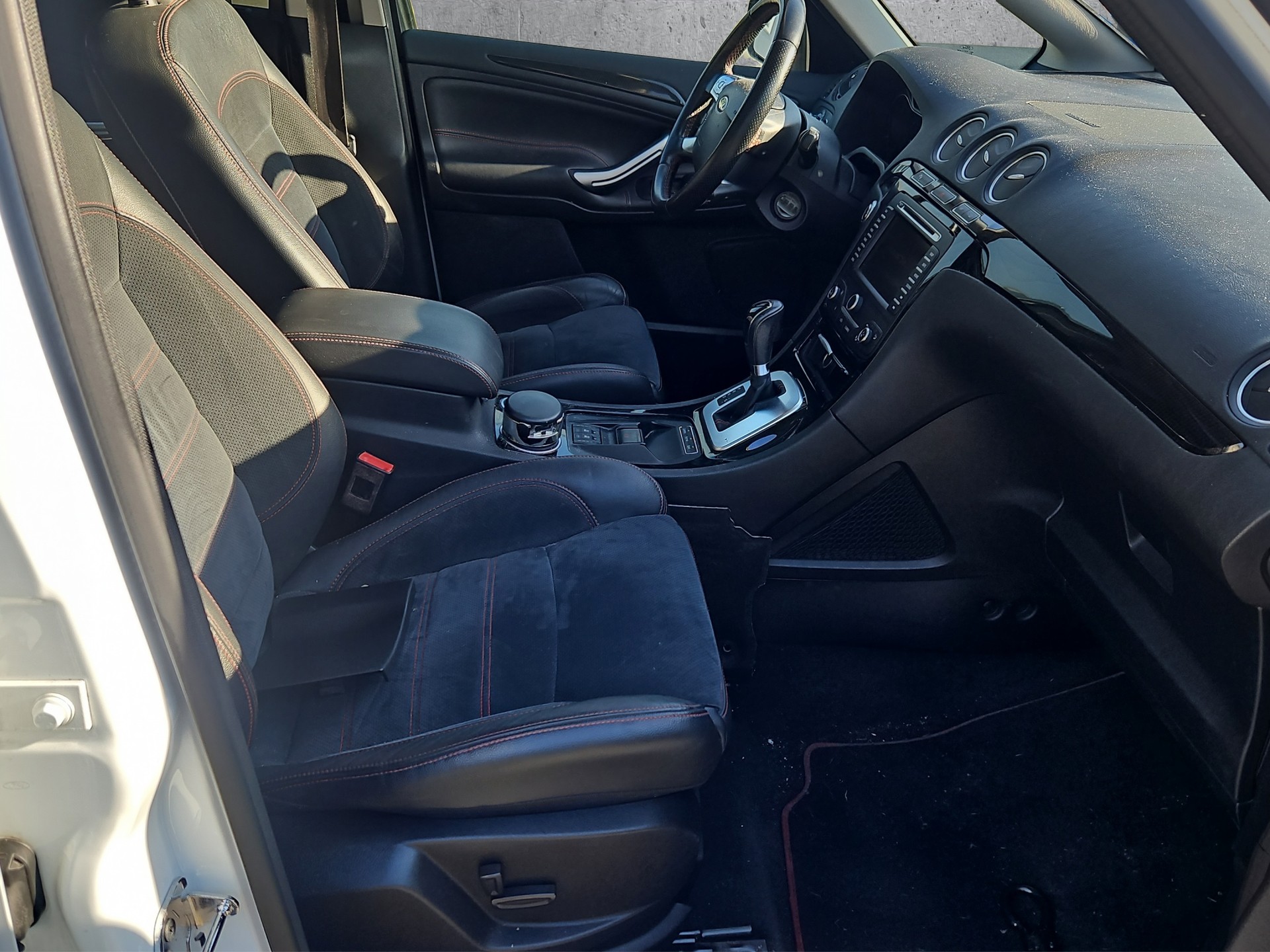 FORD S-Max 2.2 TDCi TitaniumS Automatic-image-13
