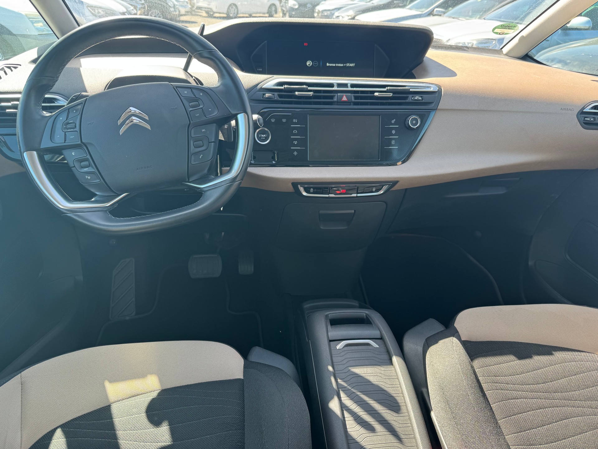 CITROEN Grand C4 Picasso 1.6 BlueHDi Intensive EAT6-image-6
