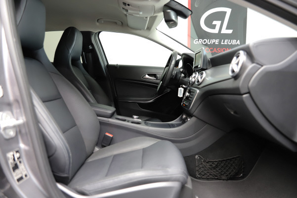MERCEDES-BENZ GLA 200 Night Star-image-8