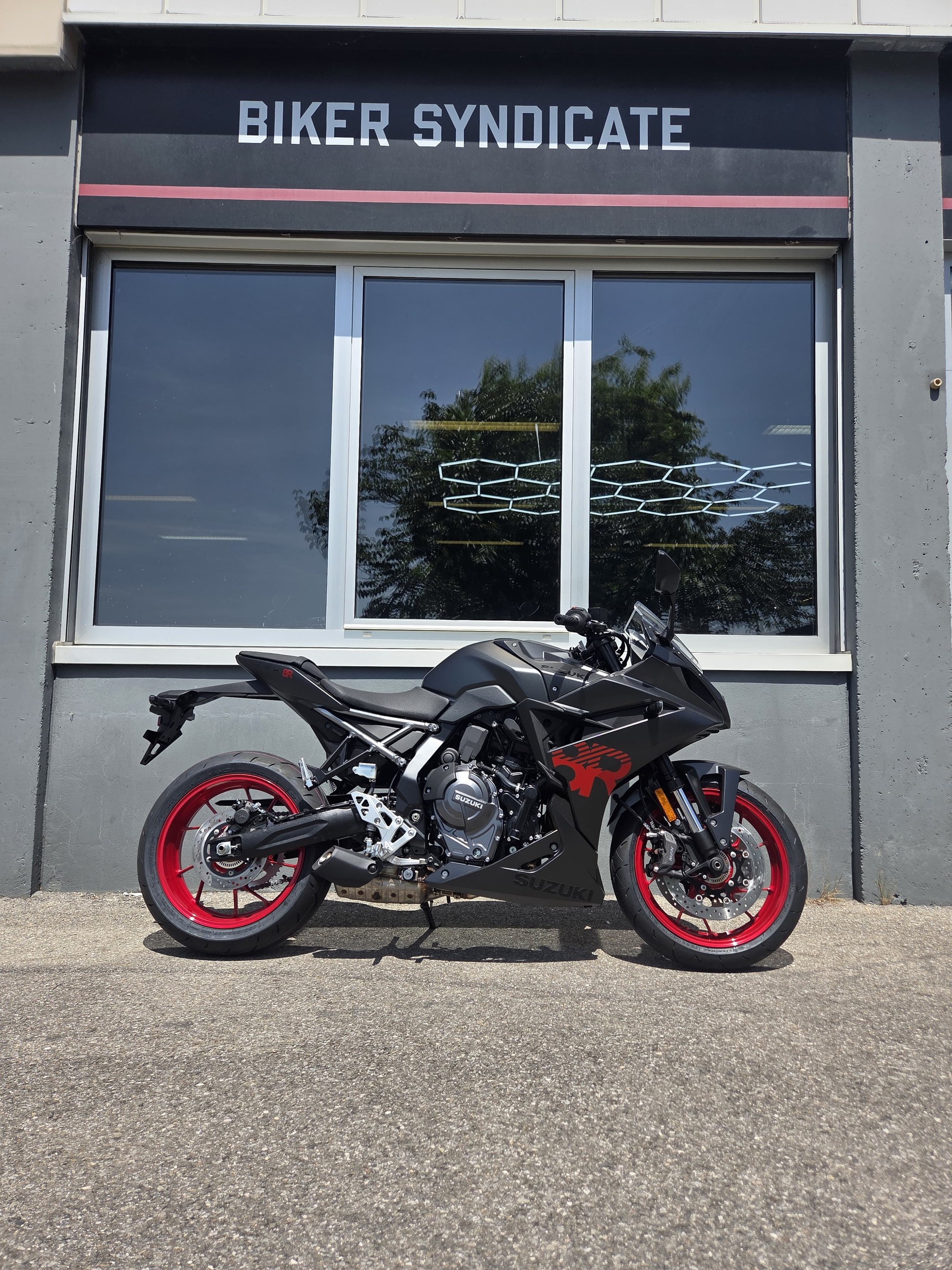SUZUKI GSX 8 R