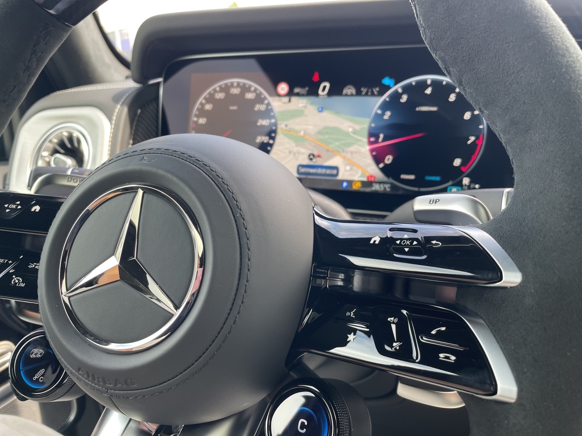 MERCEDES-BENZ G 63 AMG-image-21