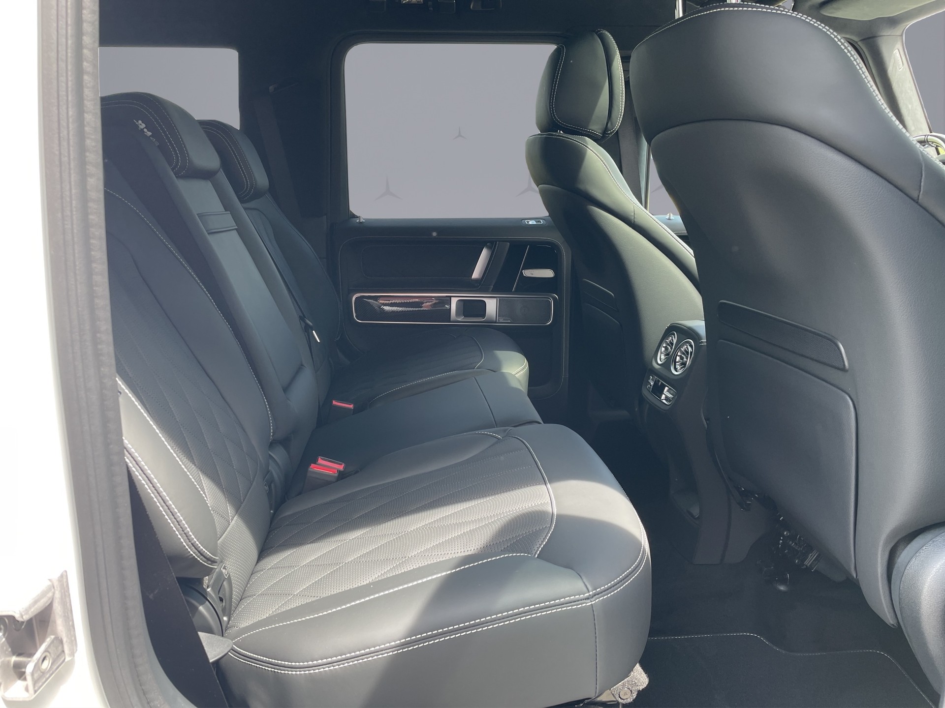 MERCEDES-BENZ G 63 AMG-image-17