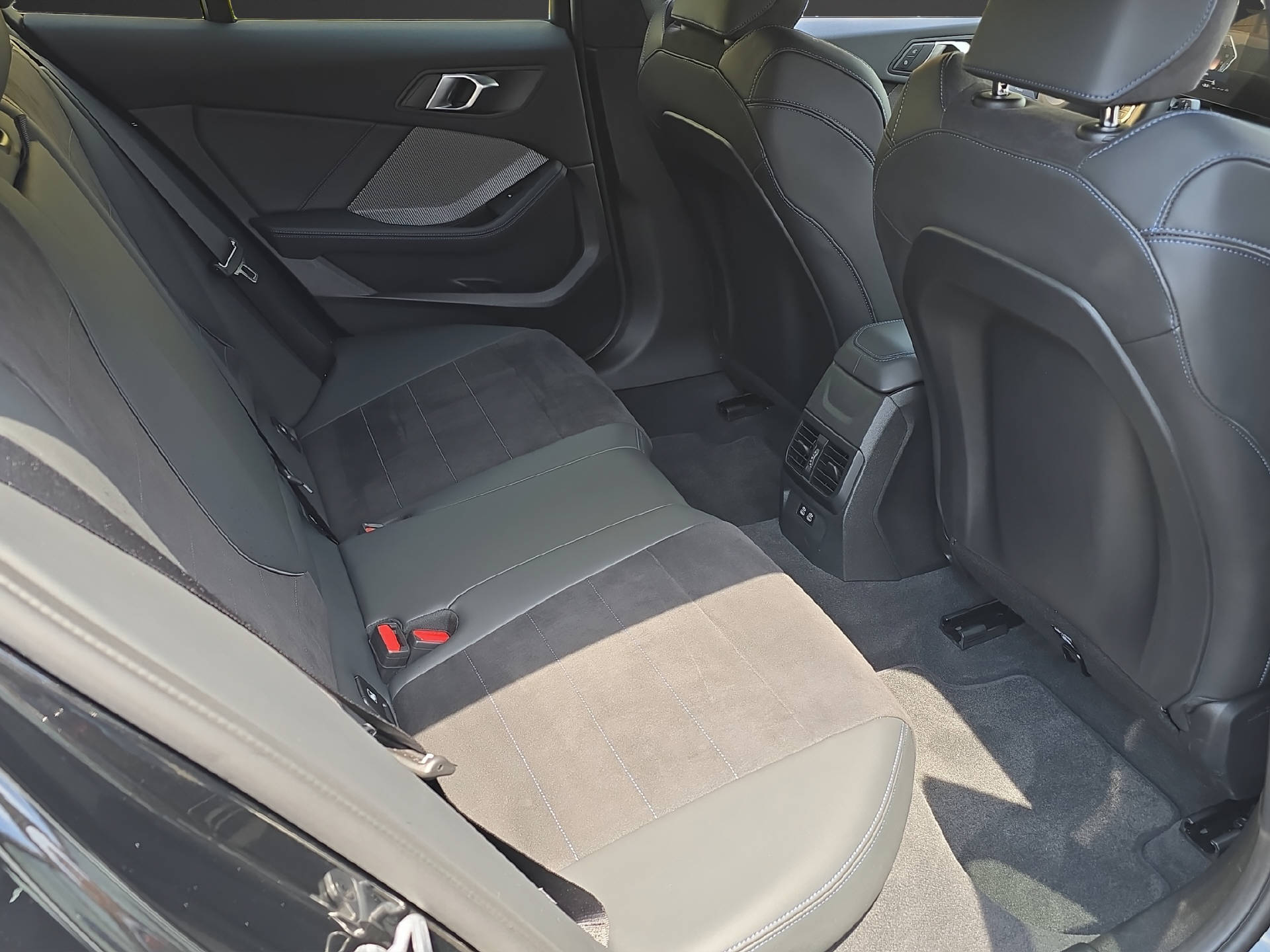 BMW 120i M Sport ** 5 Jahre GARANTIE // Anhängerkupplung **-image-11