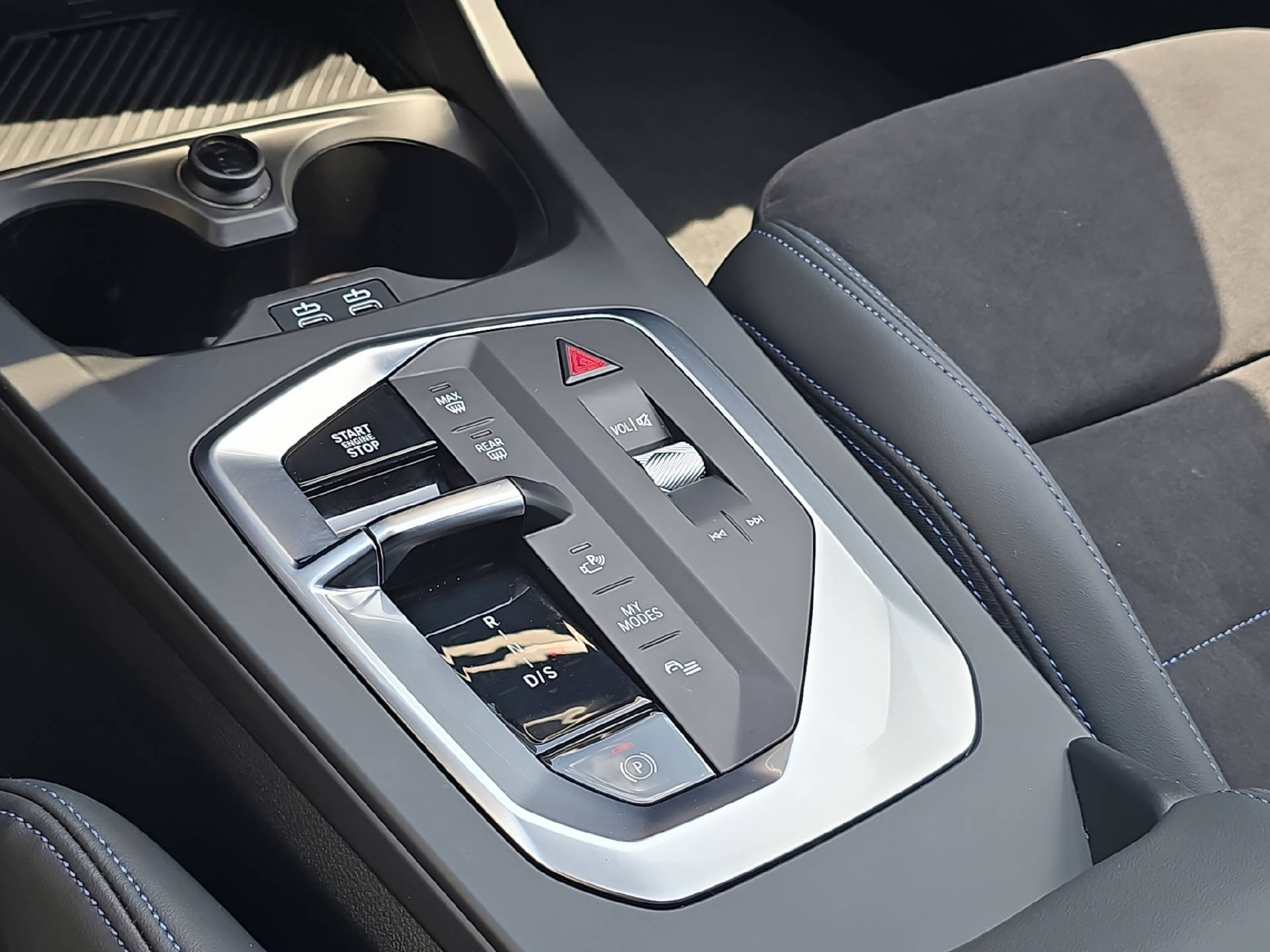 BMW 120i M Sport ** 5 Jahre GARANTIE // Anhängerkupplung **-image-17