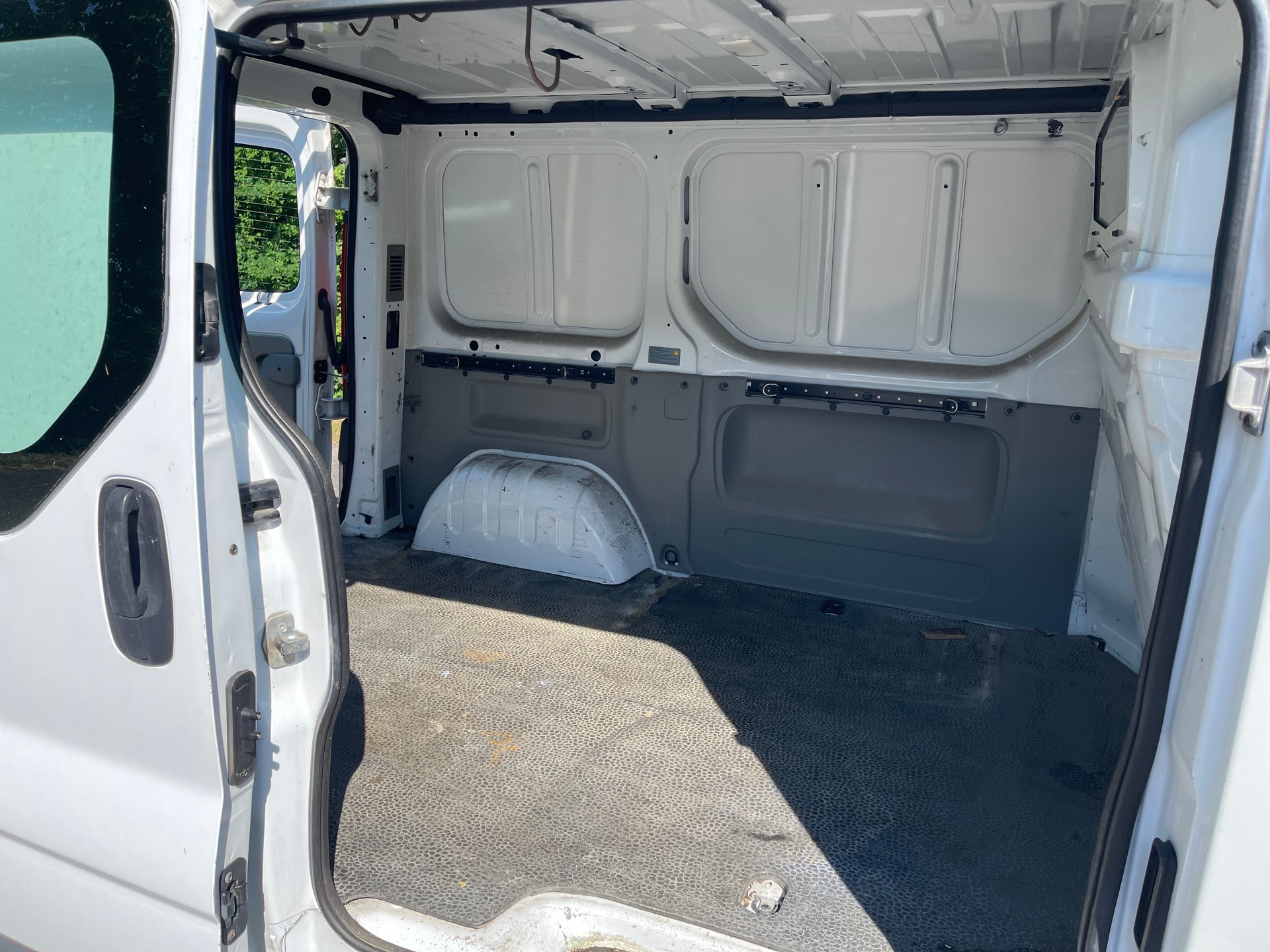 OPEL Vivaro 2.0 CDTI 2.9t L1H1-image-9