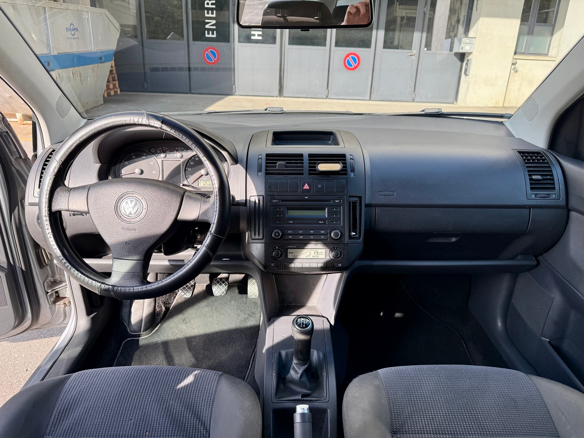 VW Polo 1.4 16V Trendline-image-8