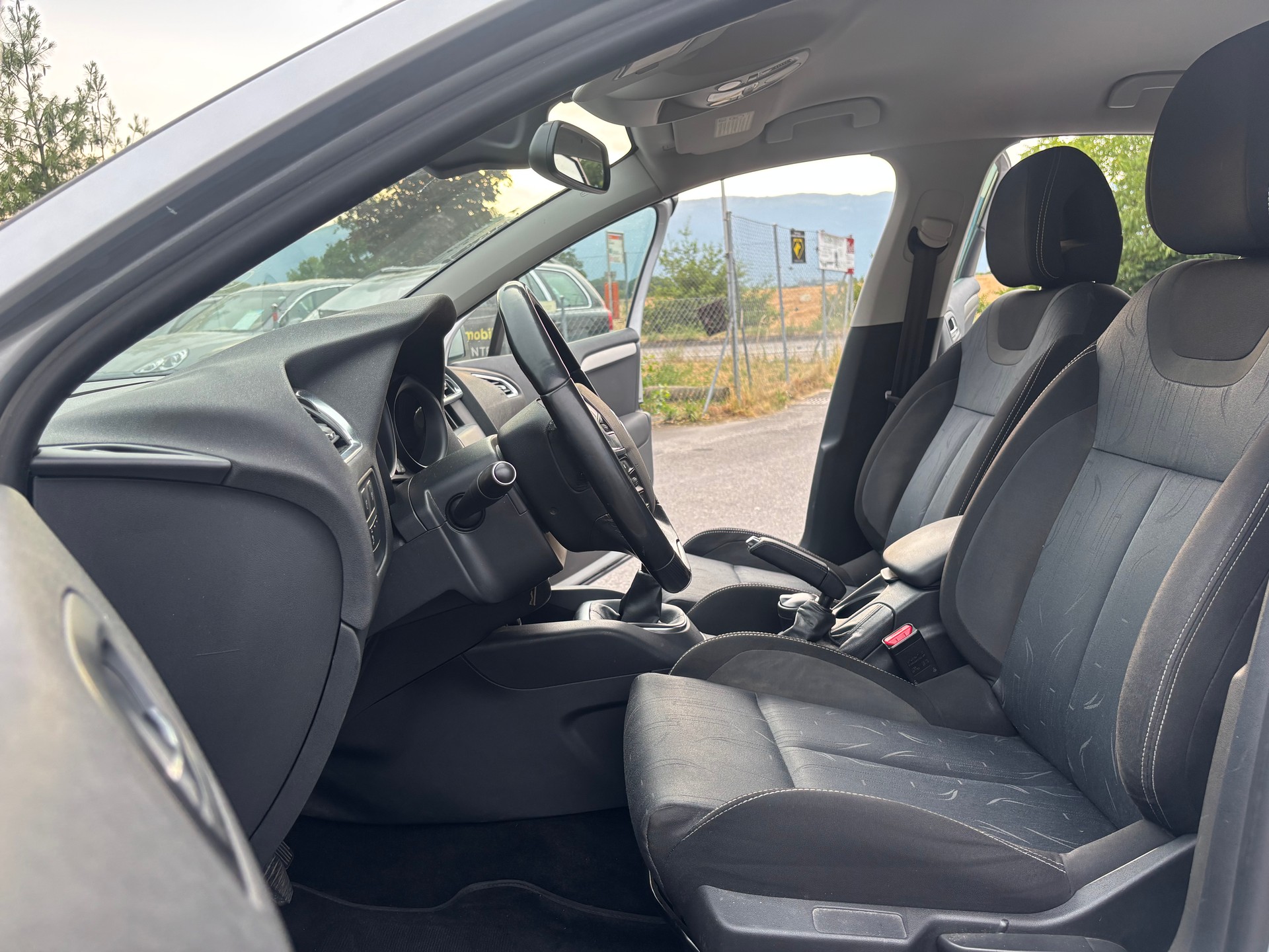 CITROEN C4 Berline 1.6 VTi Séduction-image-9