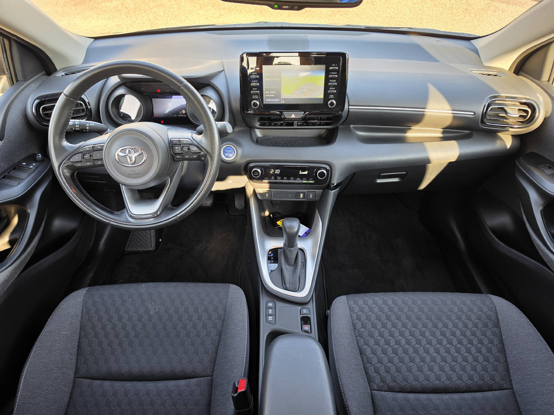 TOYOTA Yaris 1.5 VVT-i HSD Trend-image-11