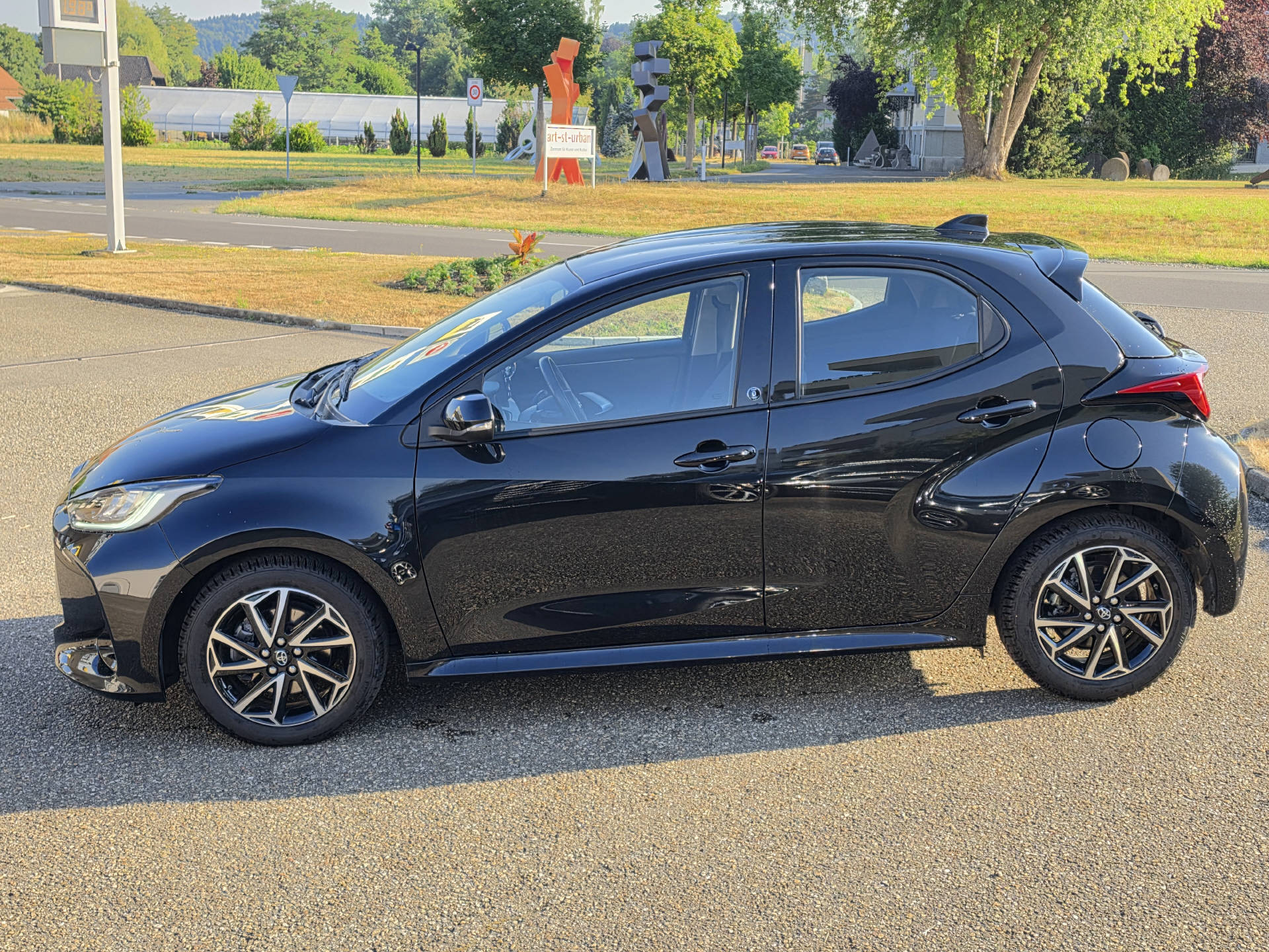 TOYOTA Yaris 1.5 VVT-i HSD Trend-image-1
