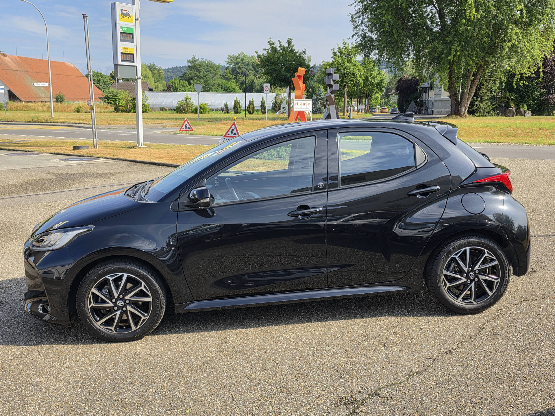 TOYOTA Yaris 1.5 VVT-i HSD Trend-image-1