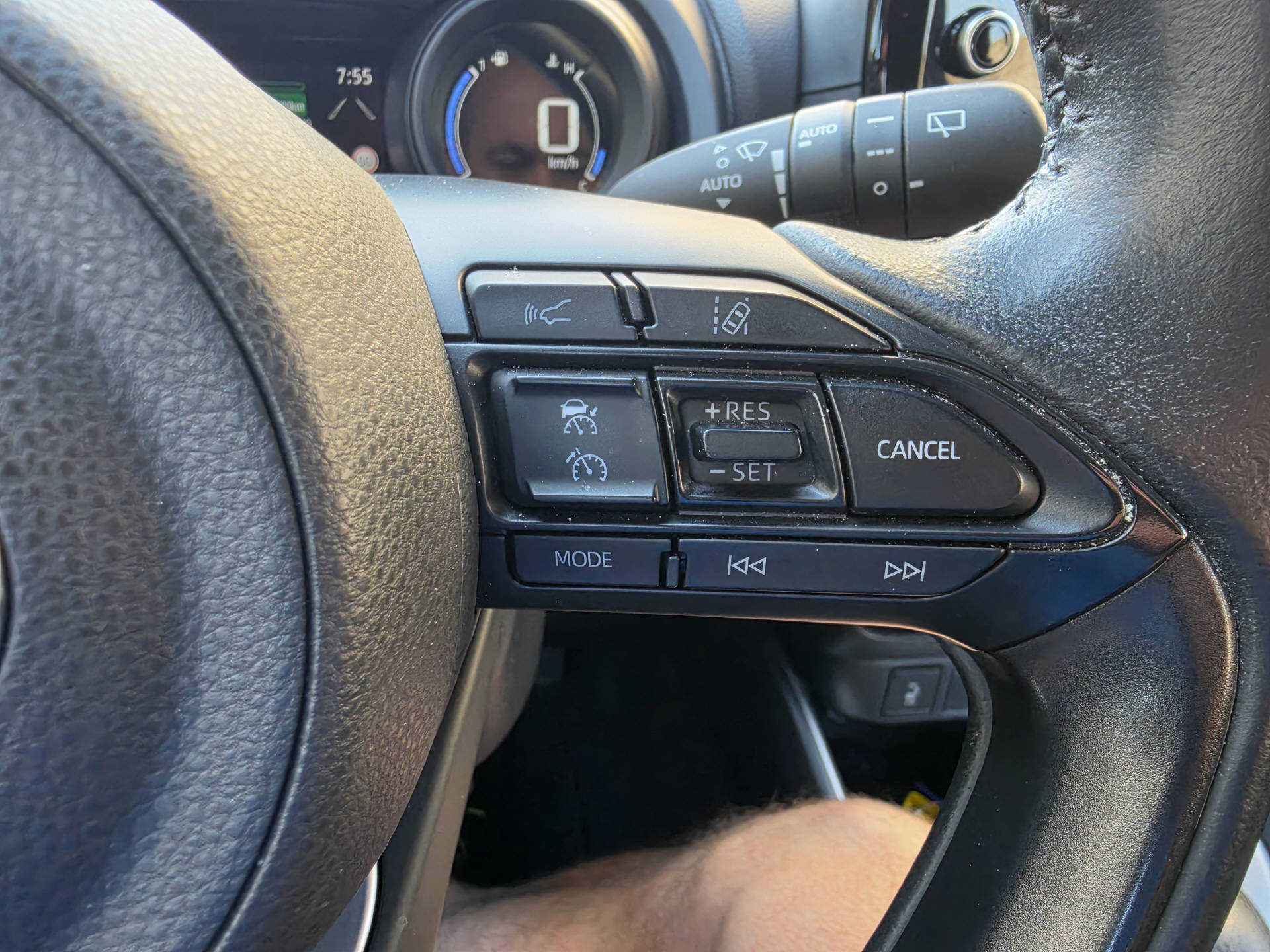 TOYOTA Yaris 1.5 VVT-i HSD Trend-image-19
