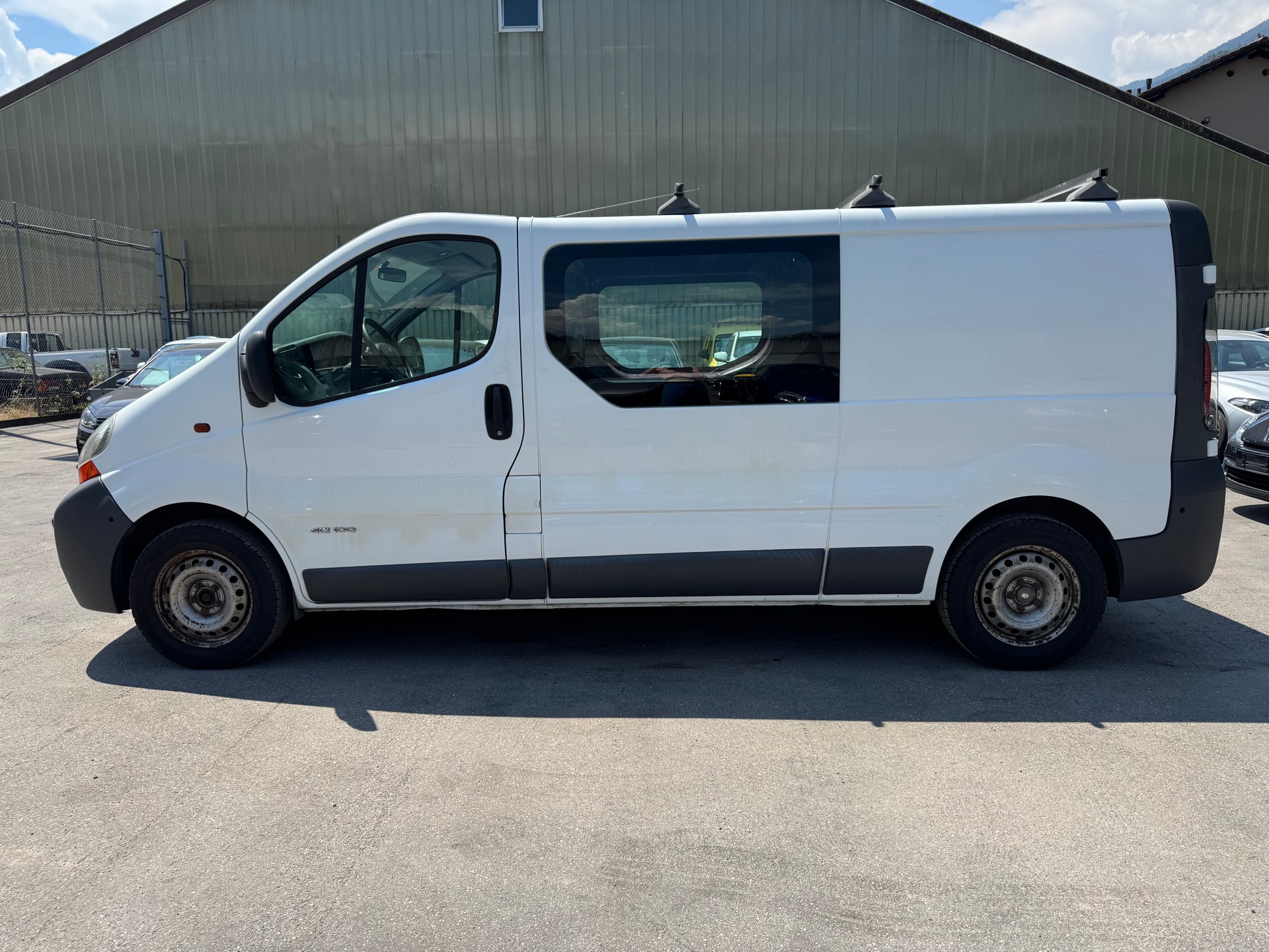 RENAULT Trafic 1.9 dCi 100 2.9t-image-8